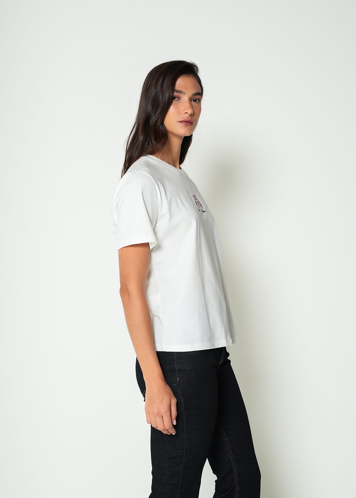 Camiseta básica con detalle bordado - Crudo 14_405H033_CRU111001_5