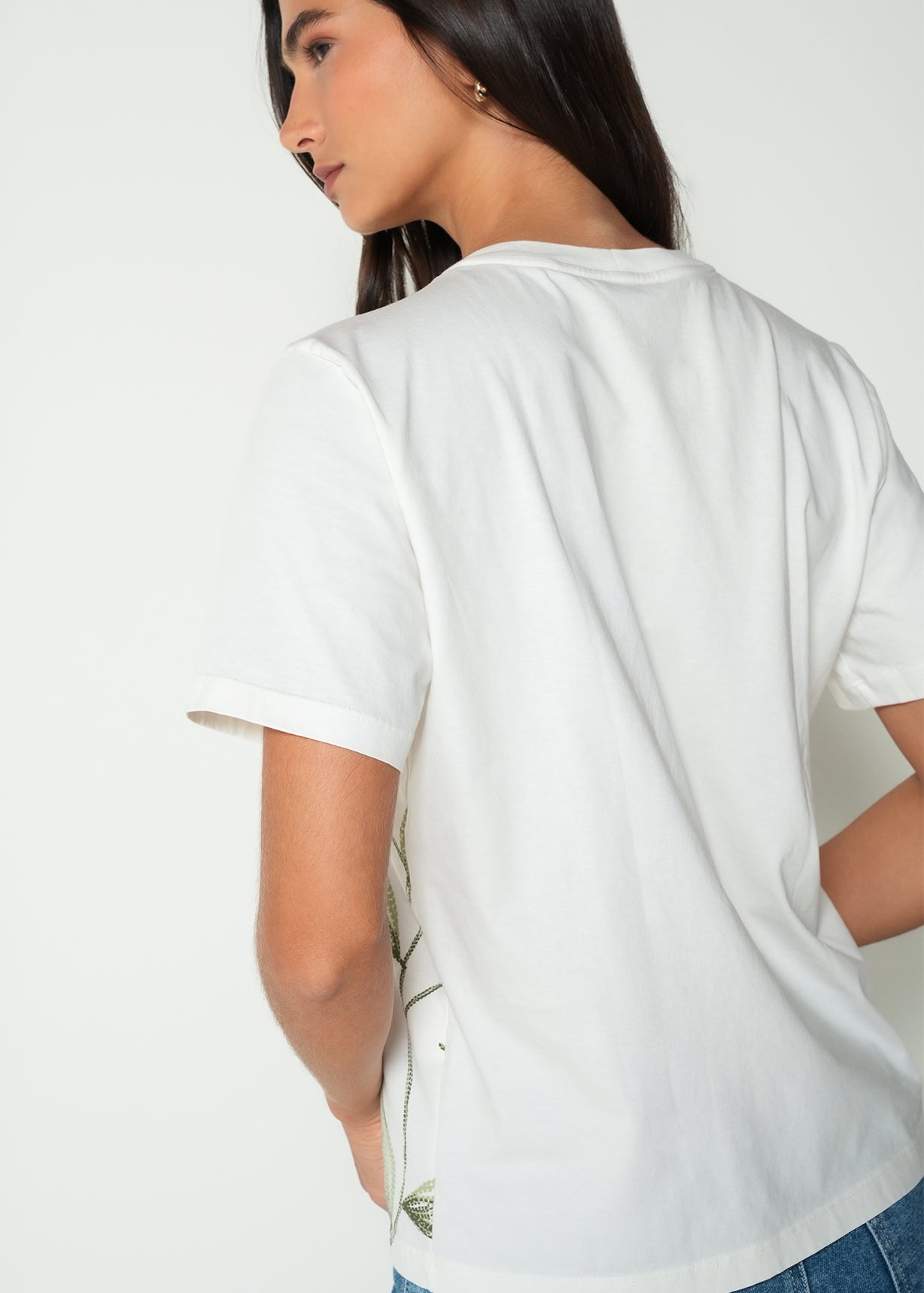 Camiseta básica con estampado floral  - Crudo 14_405H035_CRU111001_6