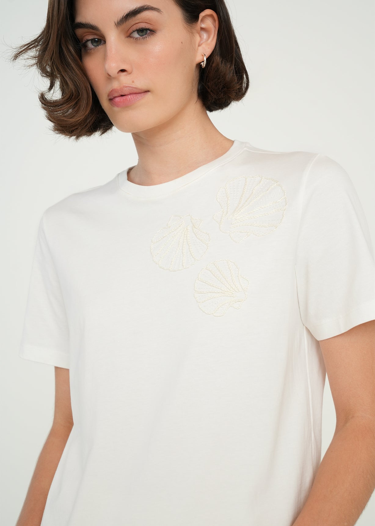 Camiseta manga corta con bordado - Crudo 14_409G052_CRU111001_0