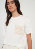 Camiseta con bolsillo tejido - Crudo 14_409G057_CRU111001_0