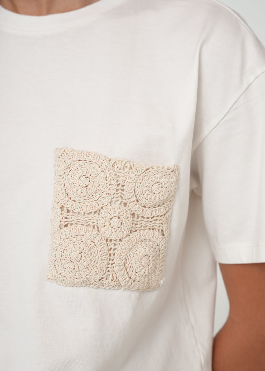 Camiseta con bolsillo tejido - Crudo 14_409G057_CRU111001_4