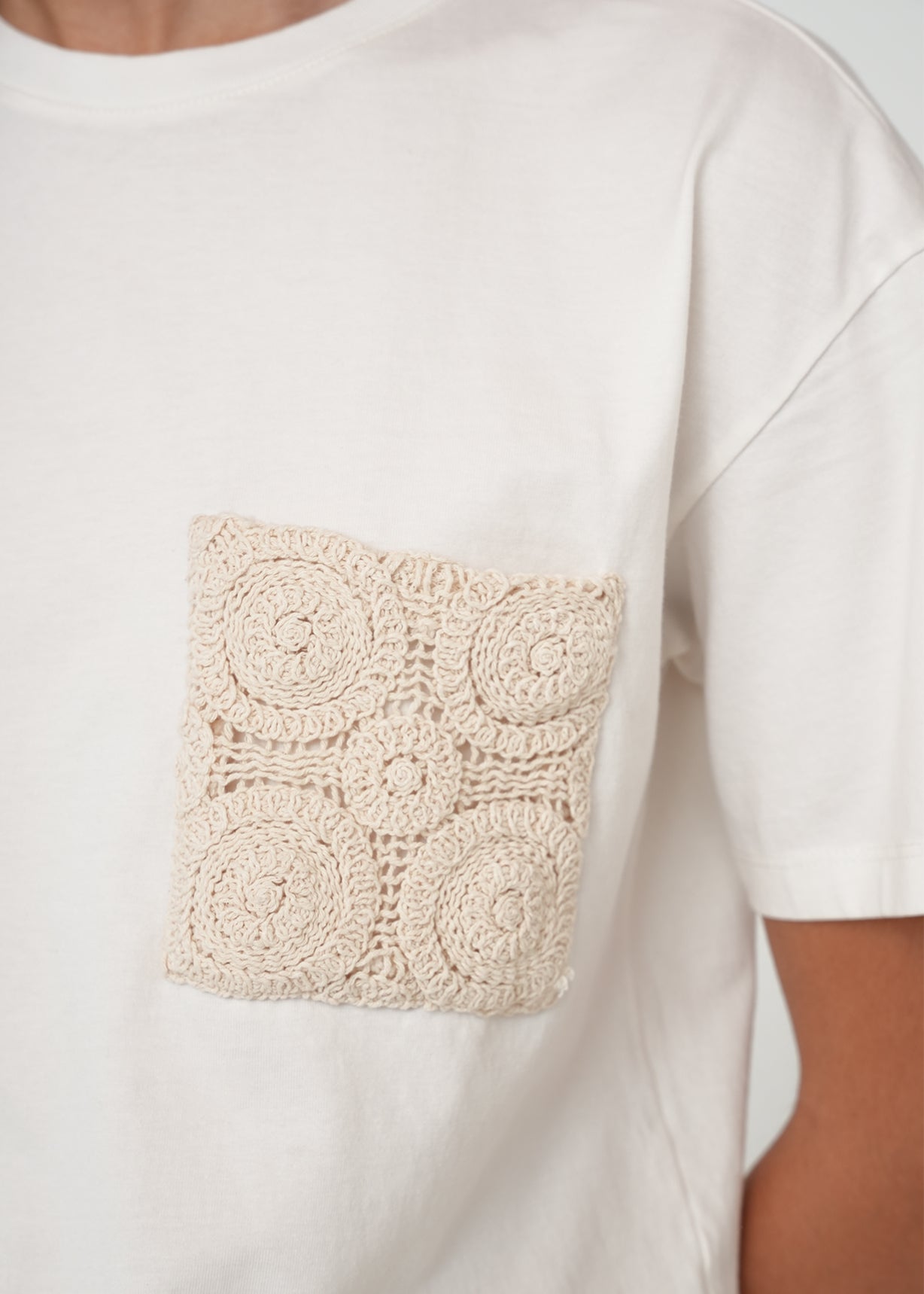 Camiseta con bolsillo tejido - Crudo 14_409G057_CRU111001_4