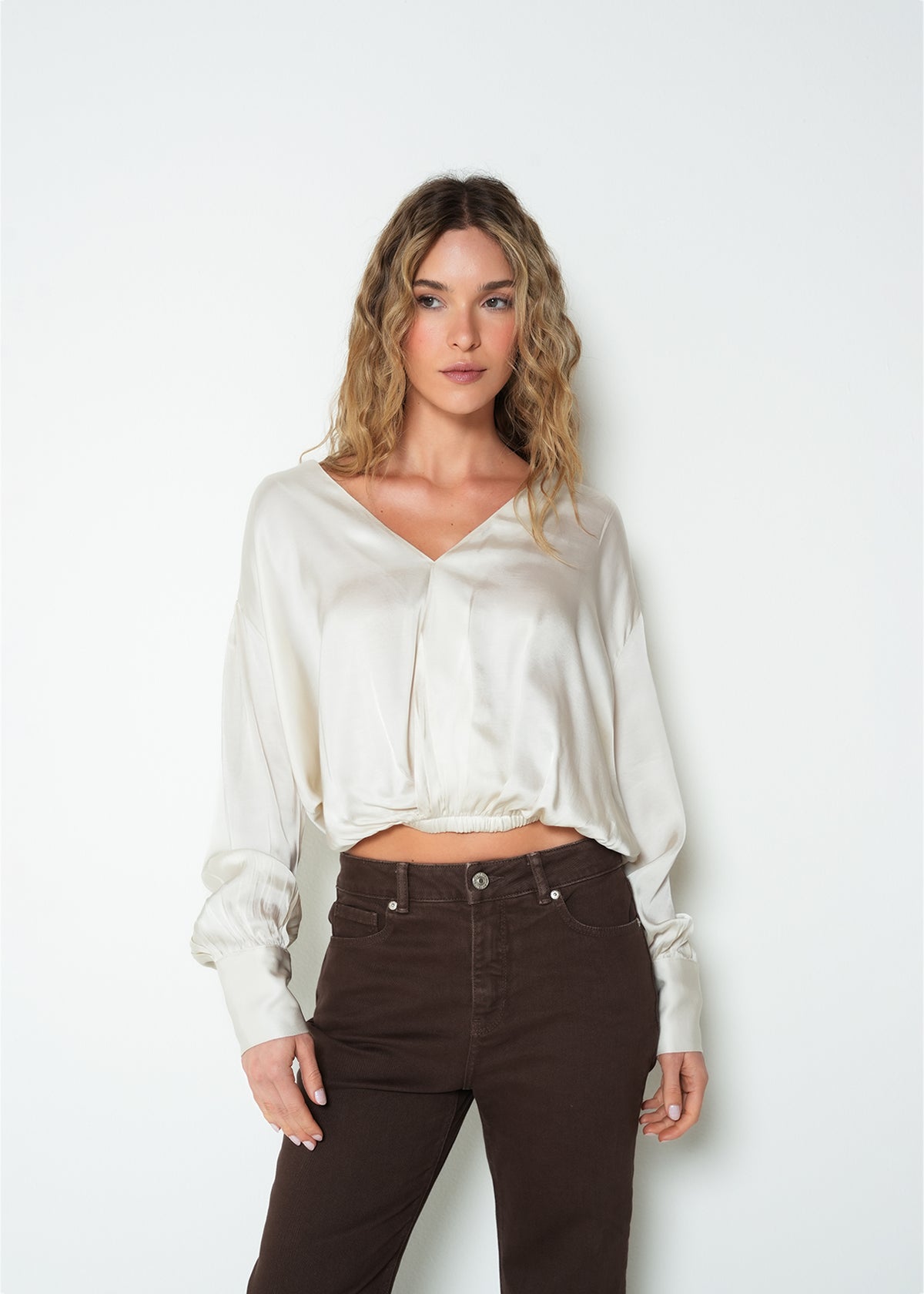 Camisa oversize manga larga cuello en V - Crudo 14_413H331_CRU110605_0