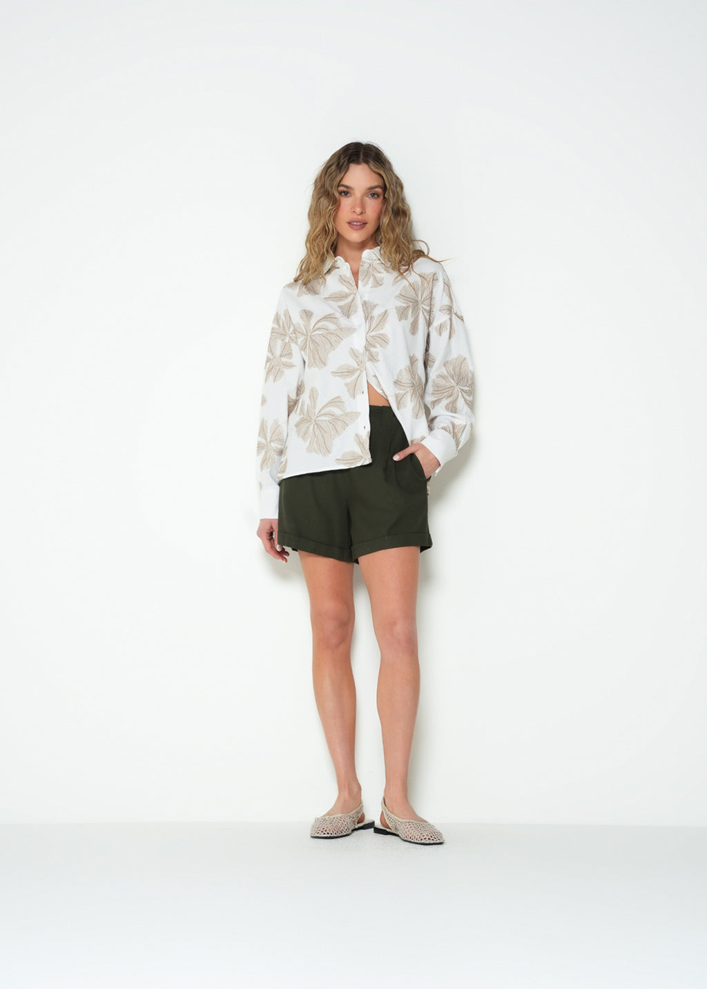 Camisa regular manga larga cuello clásico floral - Crudo 14_413H387_CRU111001_3