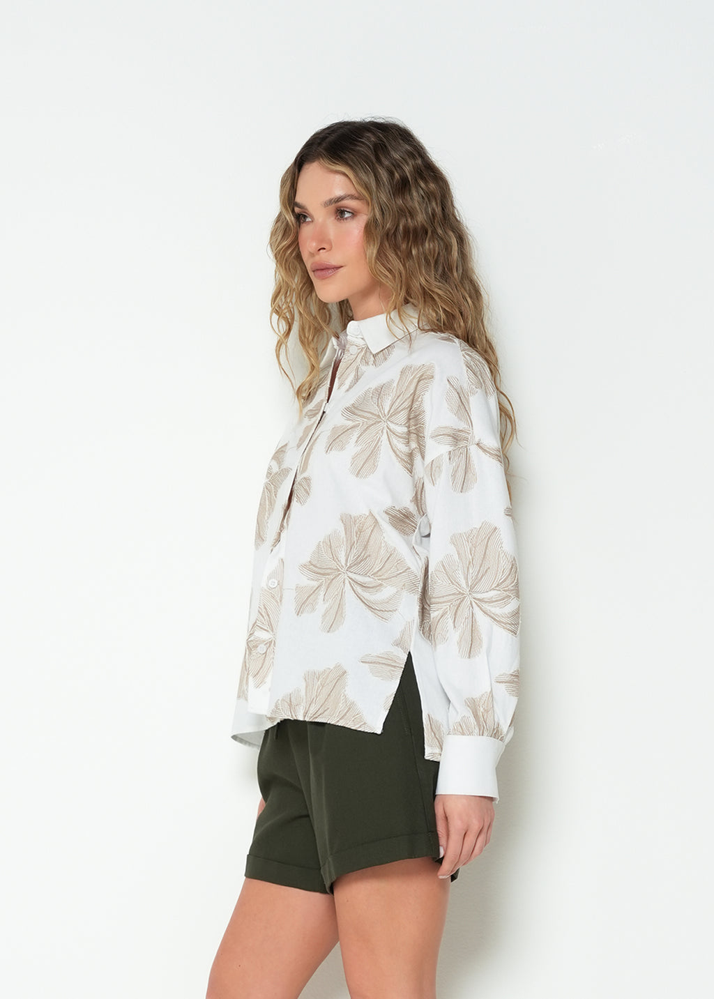 Camisa regular manga larga cuello clásico floral - Crudo 14_413H387_CRU111001_5