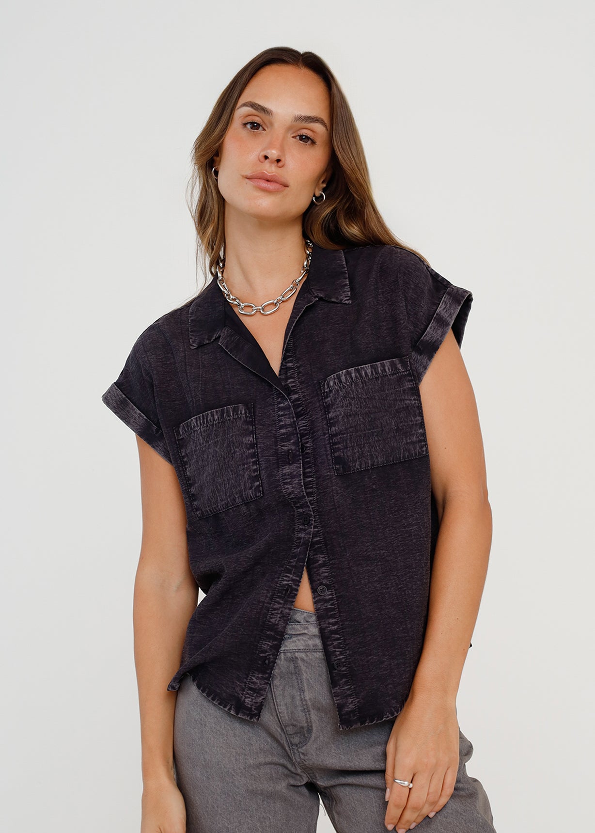 Camisa en tipo denim manga corta - Negro 14_415H010_NEG193909_0