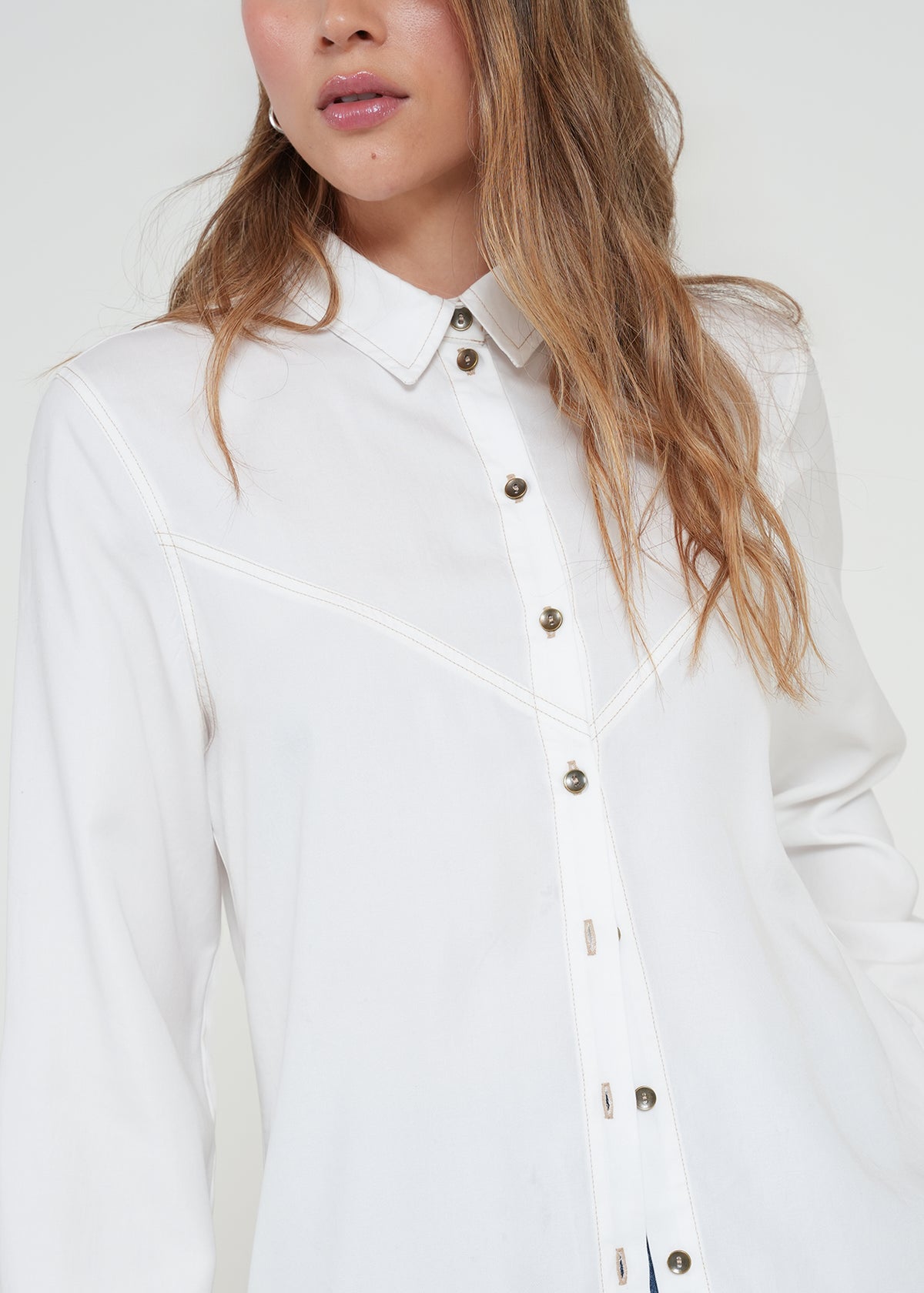 Camisa de botones con diseño en V - Crudo 14_415H014_CRU111001_4