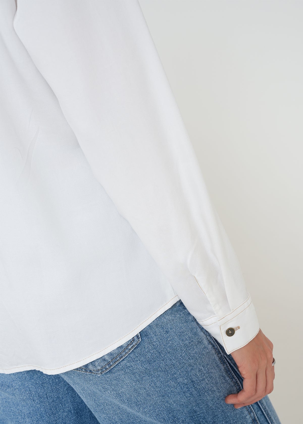 Camisa de botones con diseño en V - Crudo 14_415H014_CRU111001_6