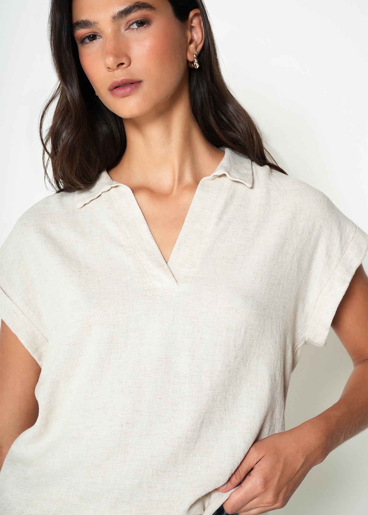 Camisa manga corta cuello en V - Crudo 14_415H039_CRU130905_4