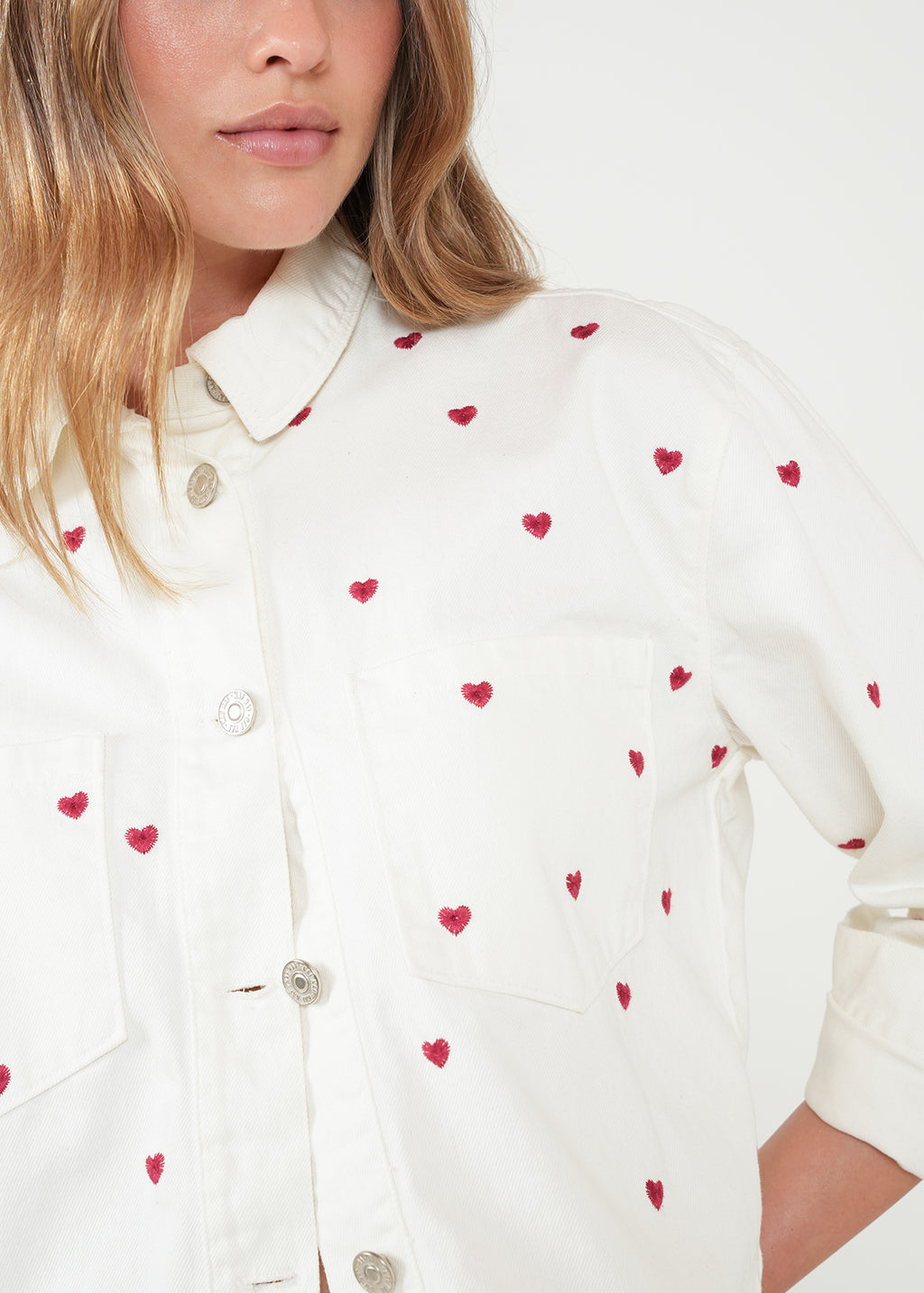 Chaqueta con corazones bordados - Crudo 14_421H325_CRU111001_7
