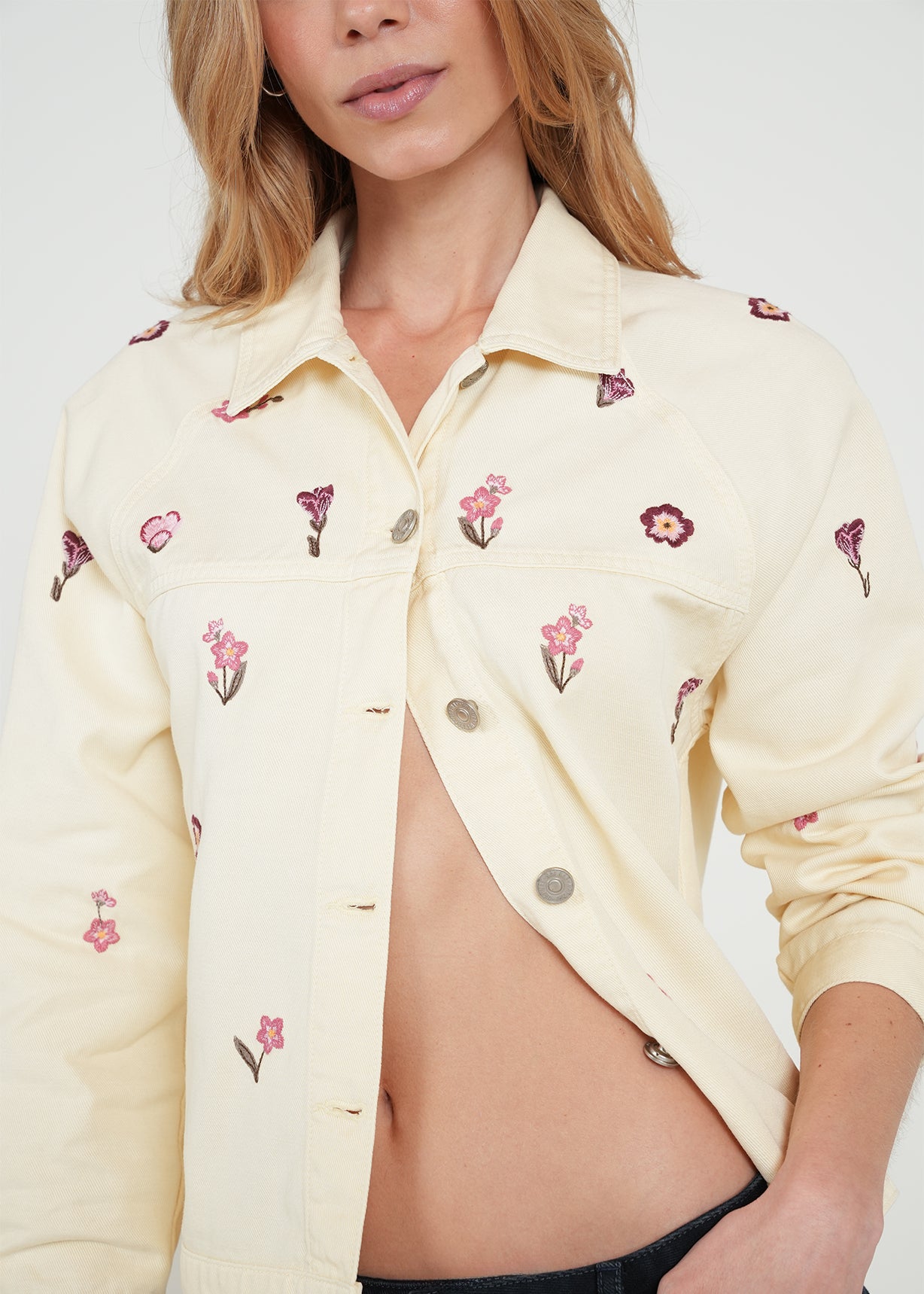 Chaqueta manga larga bordada - Amarillo 14_421H327_AMA110510_4