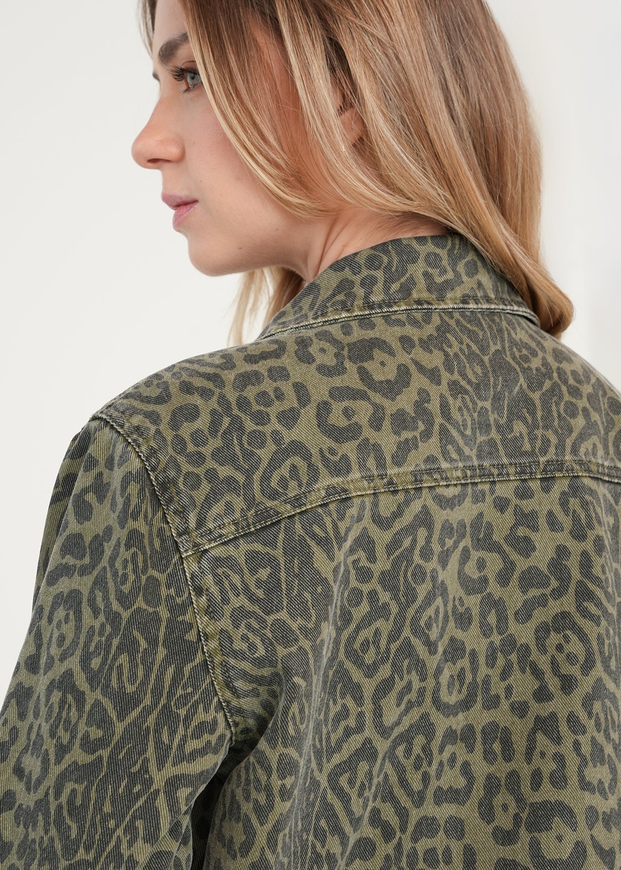 Chaqueta de animal print - Verde 14_421H339_VER190515_6