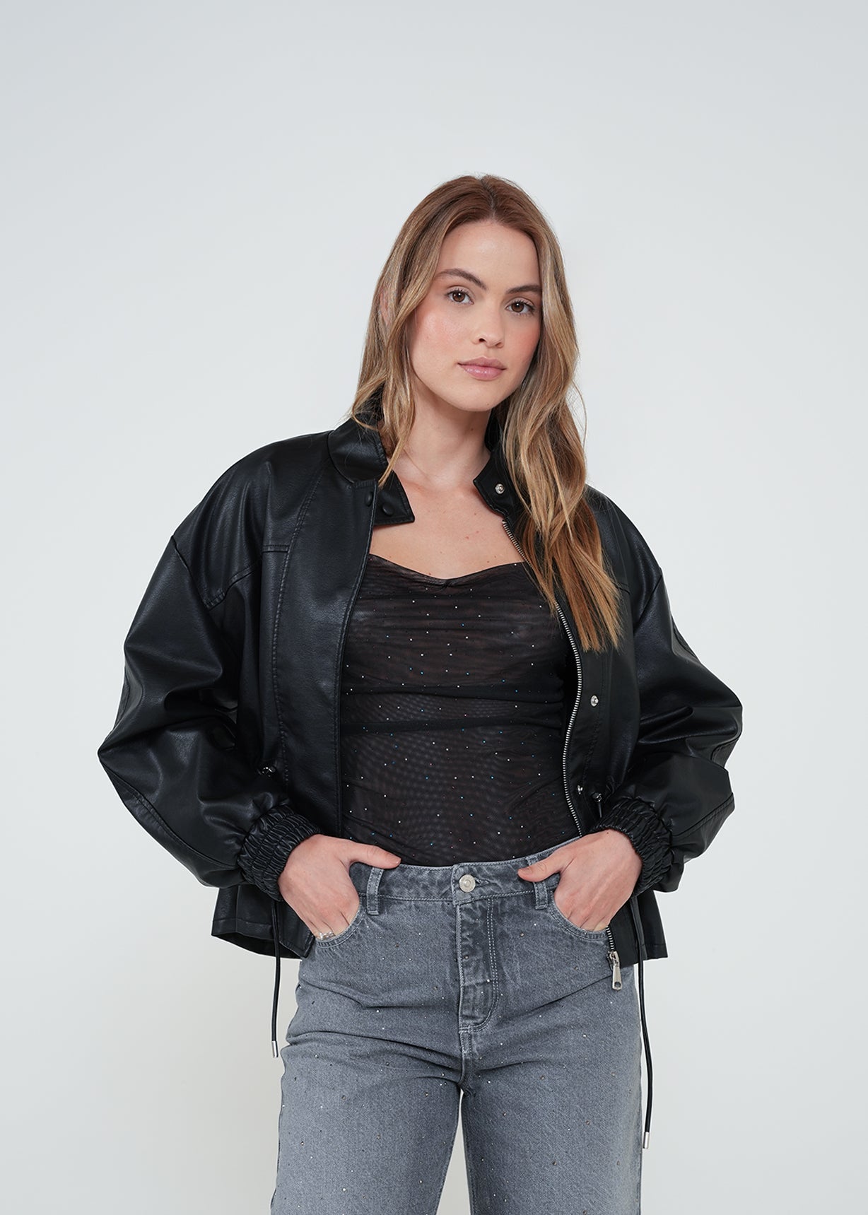 Chaqueta tipo cuero con ajuste - Negro 14_422H001_NEG193909_0