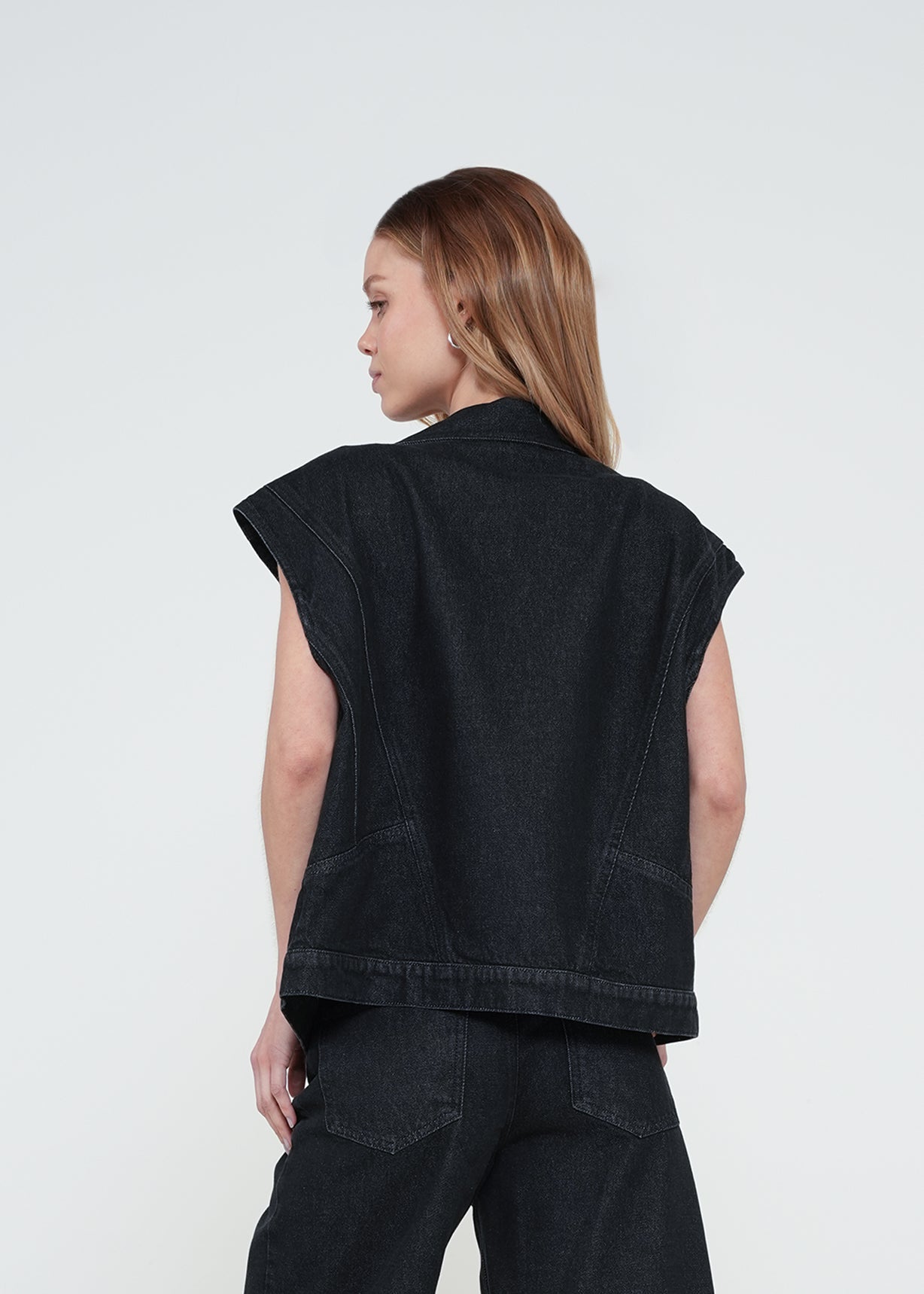 Chaleco en denim con botones - Negro 14_422H303_NEG193909_7