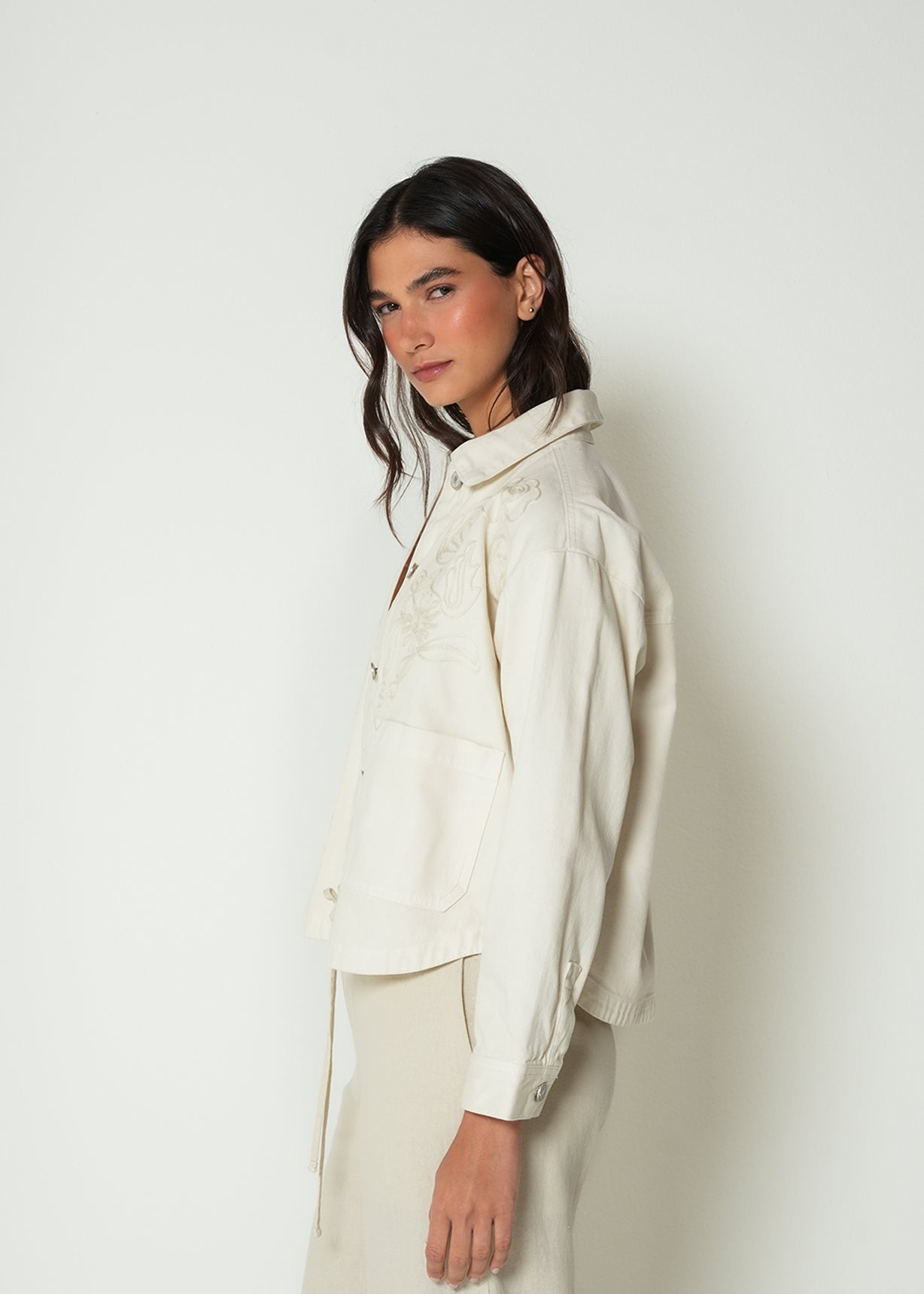 Chaqueta oversize con detalle bordado - Crudo 14_422H352_CRU110605_5