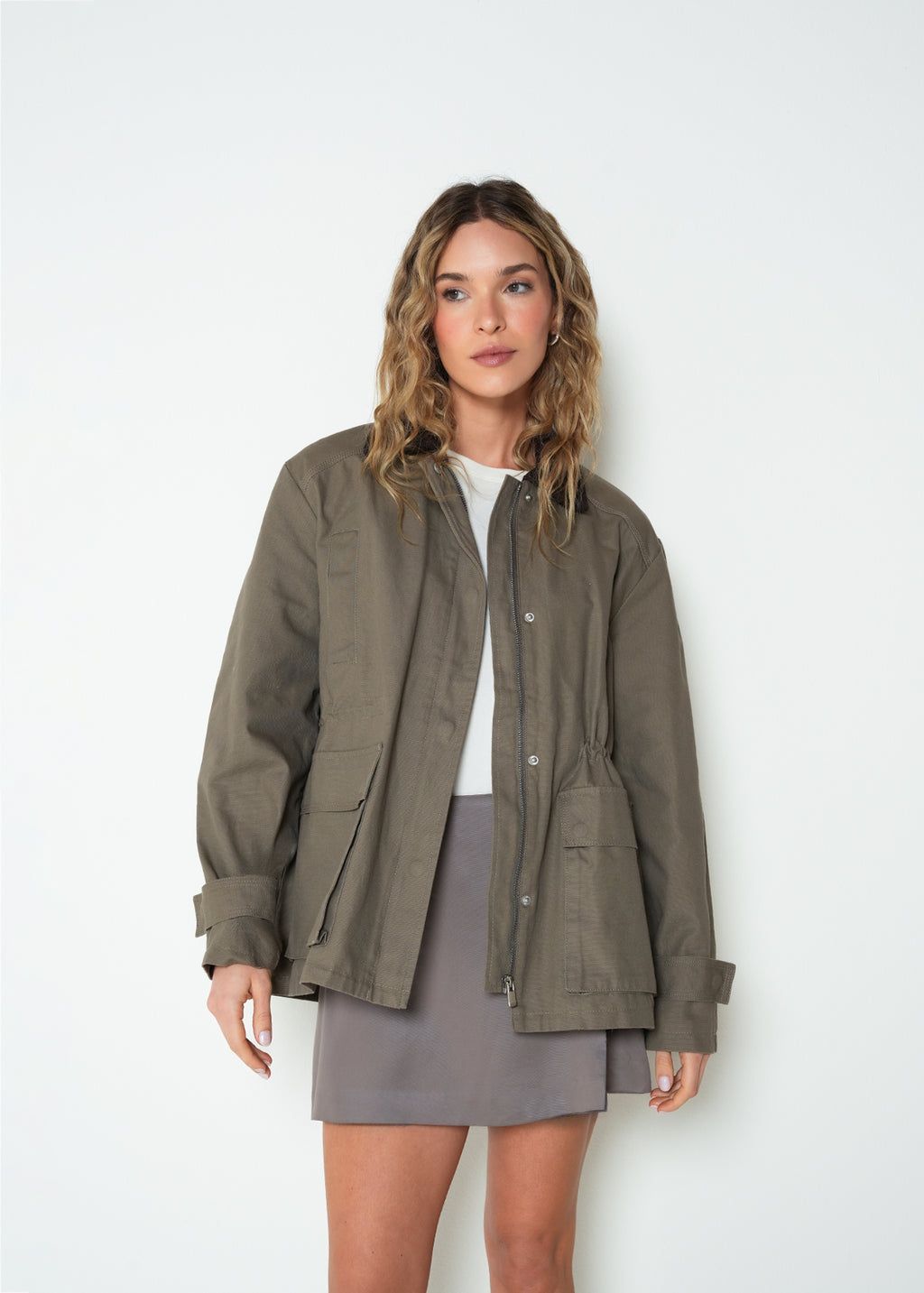 Chaqueta manga larga cuello alto - Gris 14_423H024_GRI181210_0