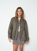 Chaqueta manga larga cuello alto - Gris 14_423H024_GRI181210_0