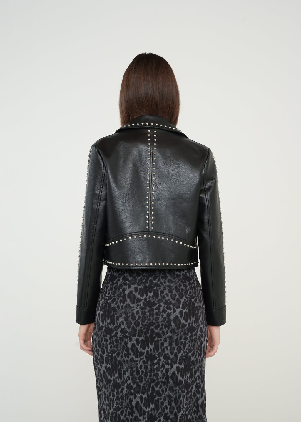 Chaqueta efecto cuero con taches - Negro 14_429G044_NEG193909_5