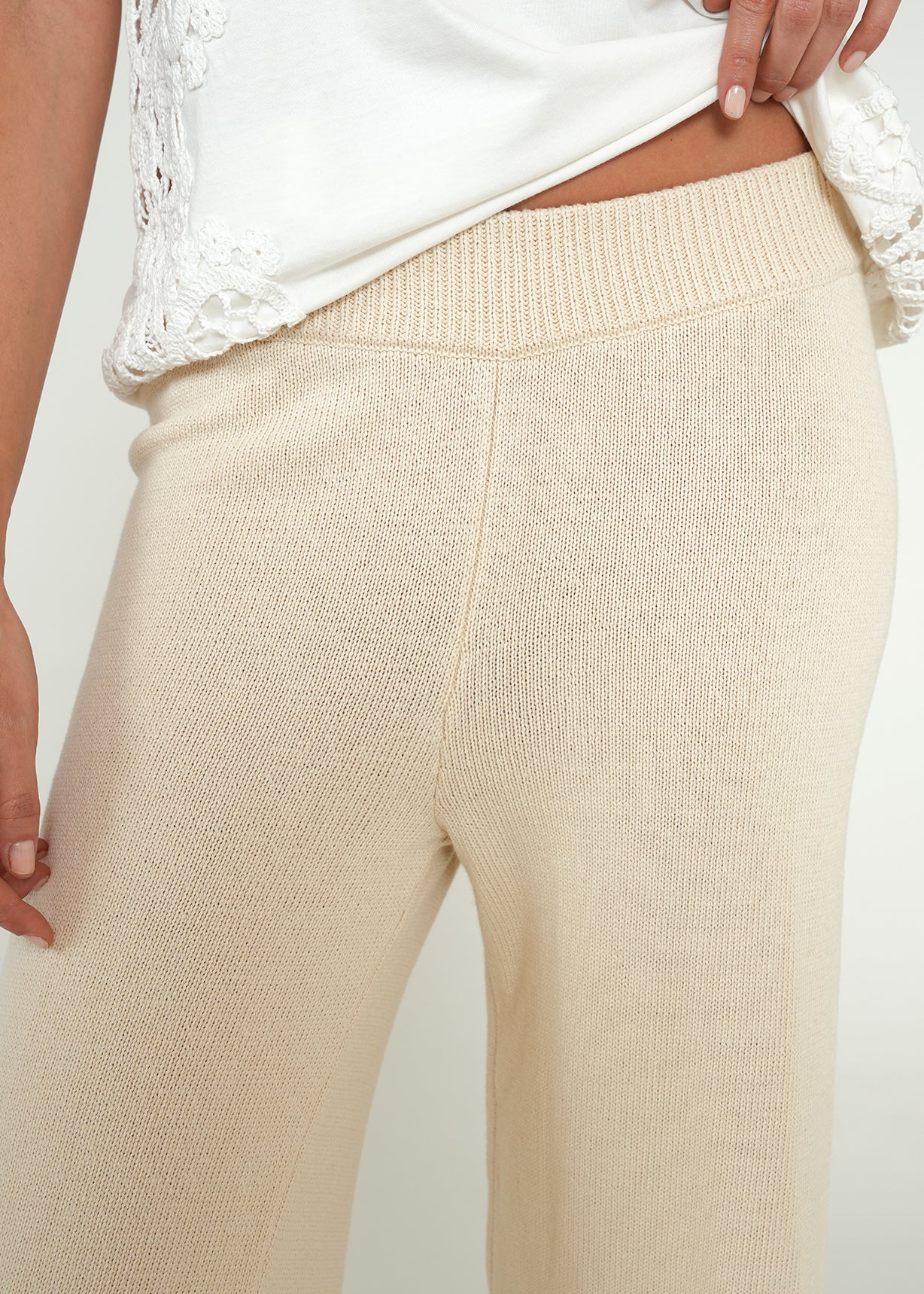 Pantalón tejido con detalles de botones - Crudo 14_432H041_CRU130905_4