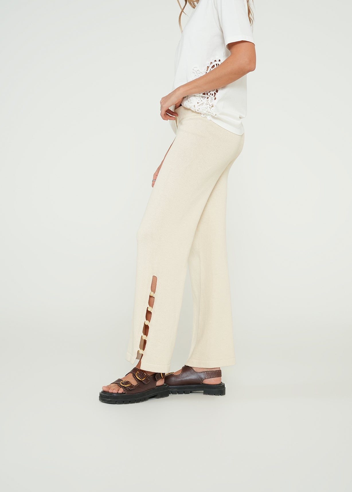 Pantalón tejido con detalles de botones - Crudo 14_432H041_CRU130905_5
