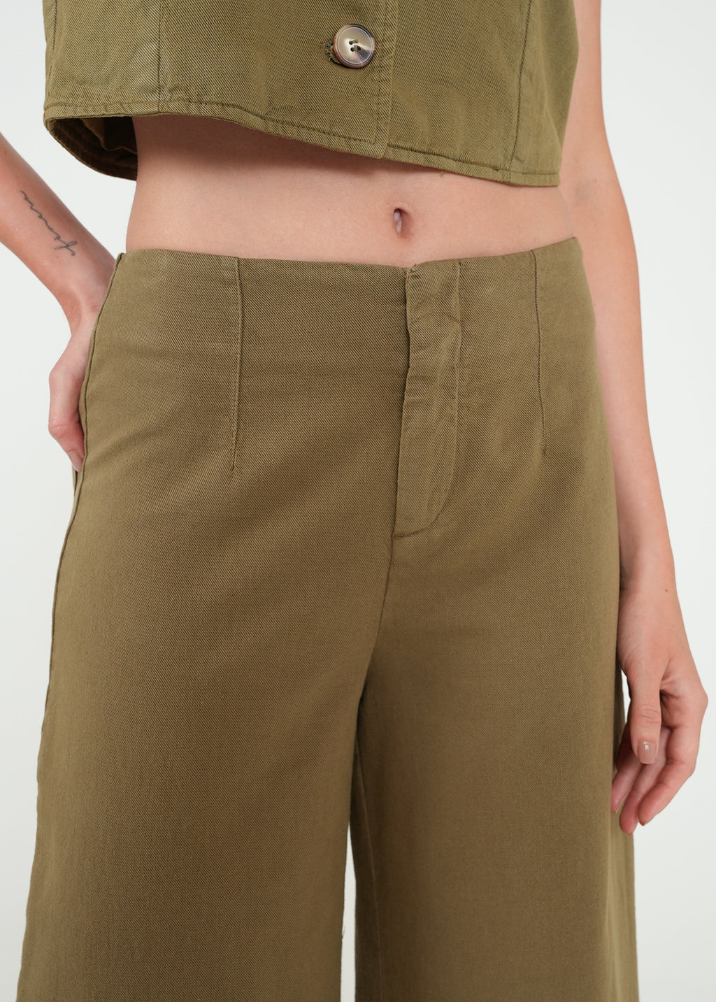 Pantalón Wide Leg con prenses - Verde 14_432H301_VER170517_4