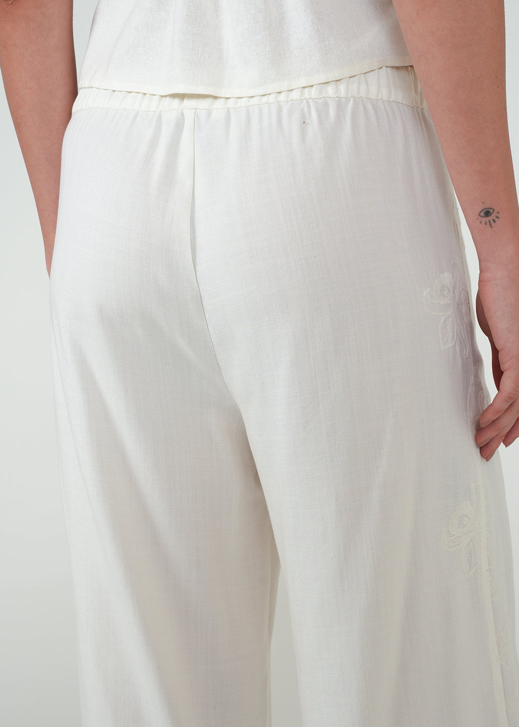 Pantalón Wide Leg con bordado - Crudo 14_432H303_CRU110107_6