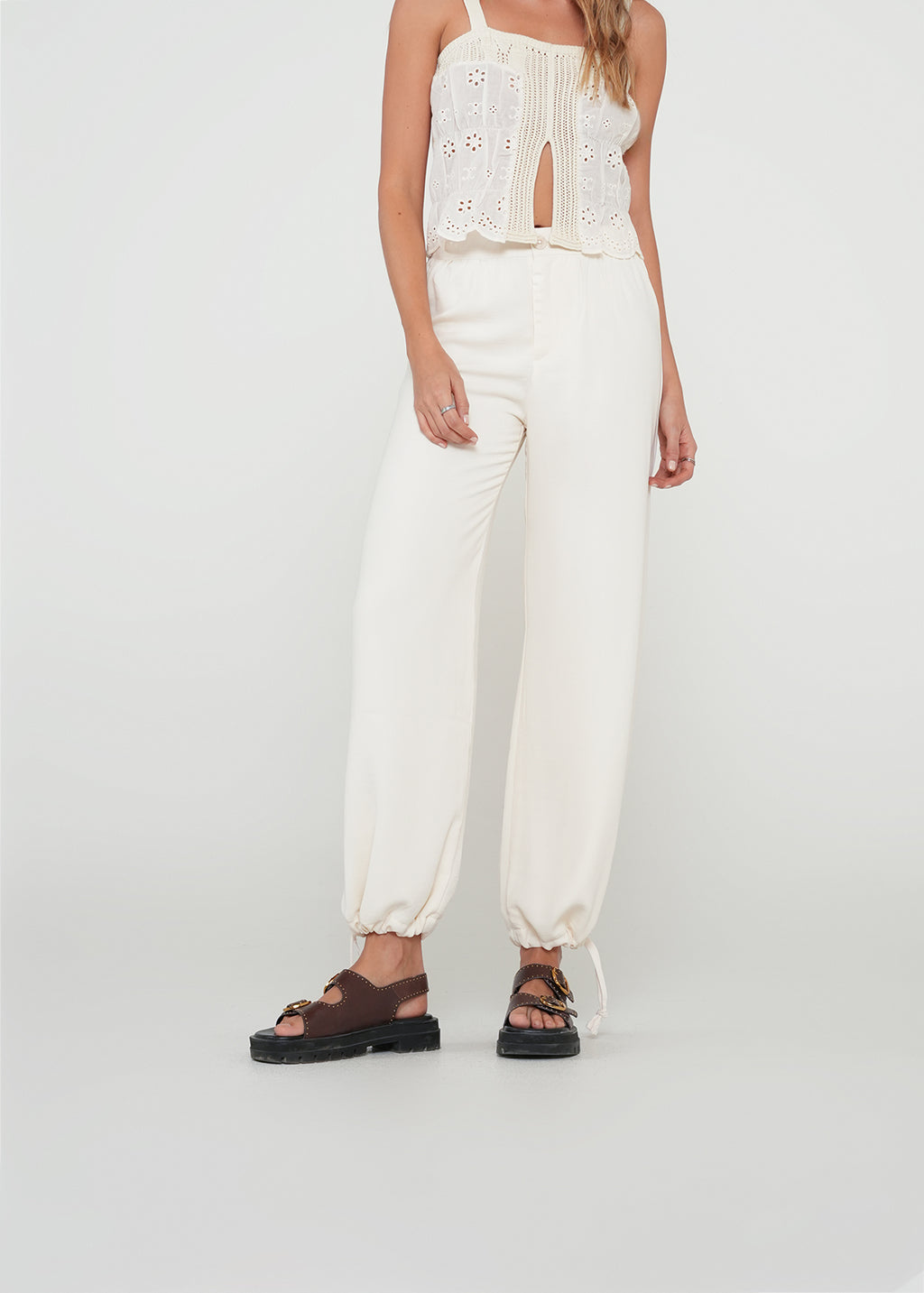 Pantalón Baggy con ajuste en bota - Blanco 14_432H398_BLA120601_0