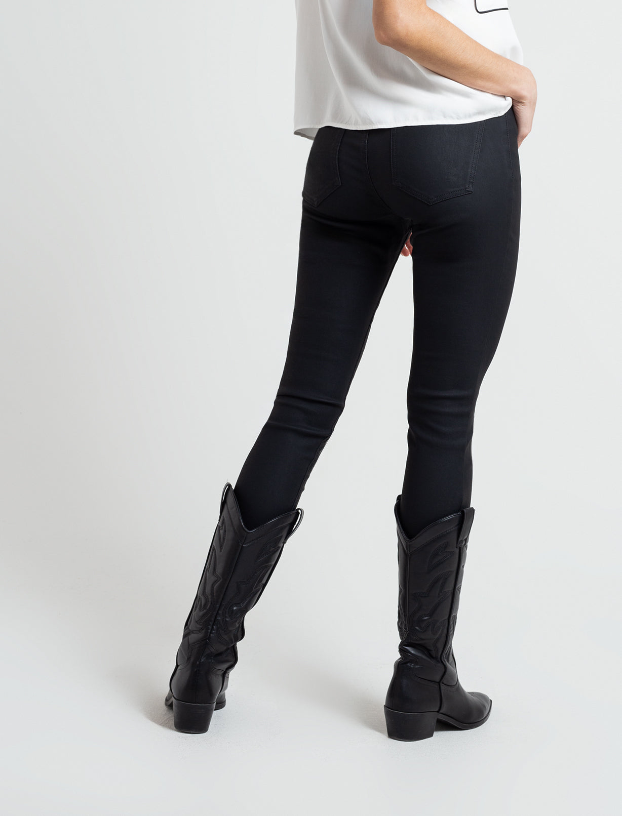 Pantalón Skinny fit - Negro 14_433F320_NEG193909_3
