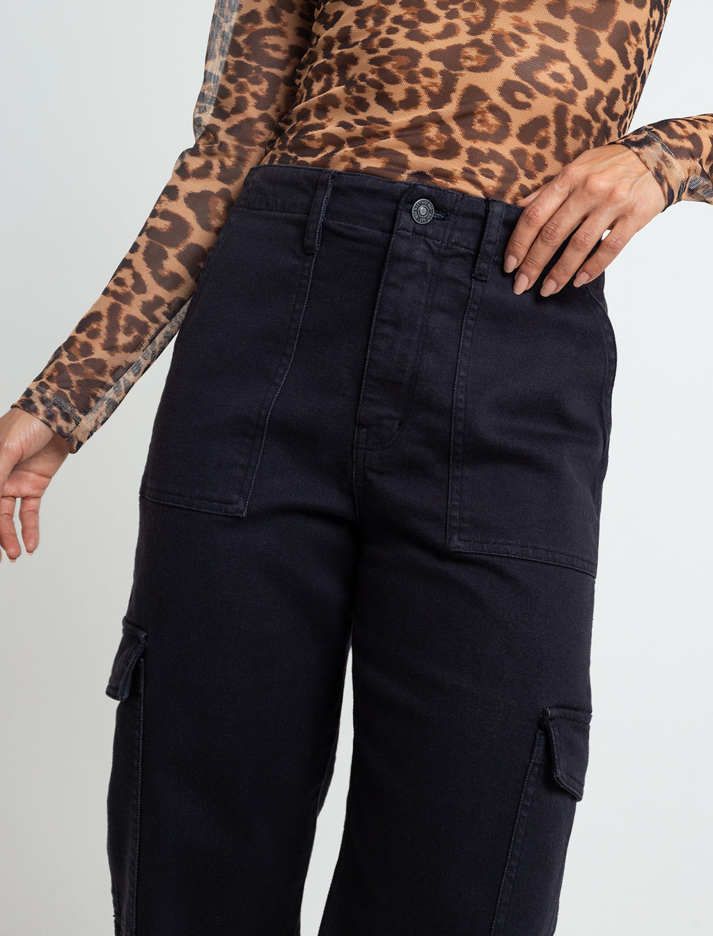 Pantalón Straight tipo cargo - Negro 14_433F355_NEG193909_4