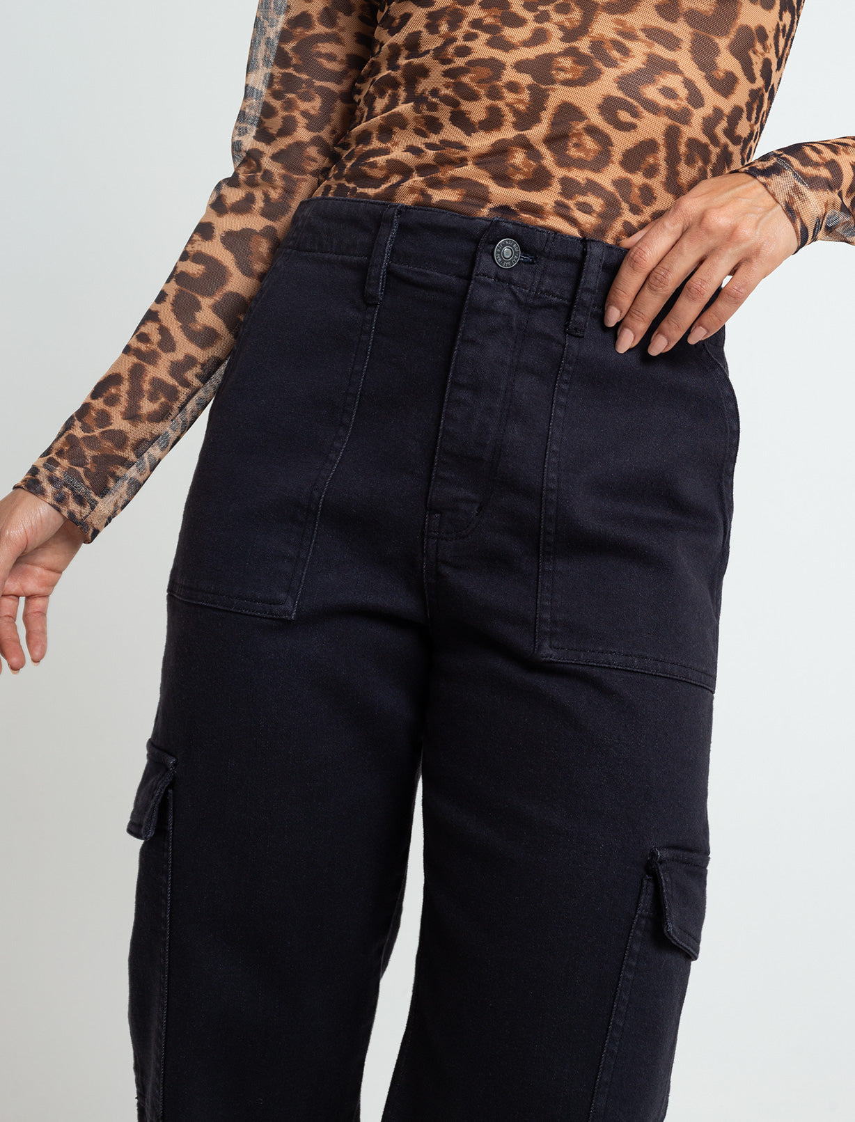 Pantalón Straight tipo cargo - Negro 14_433F355_NEG193909_4
