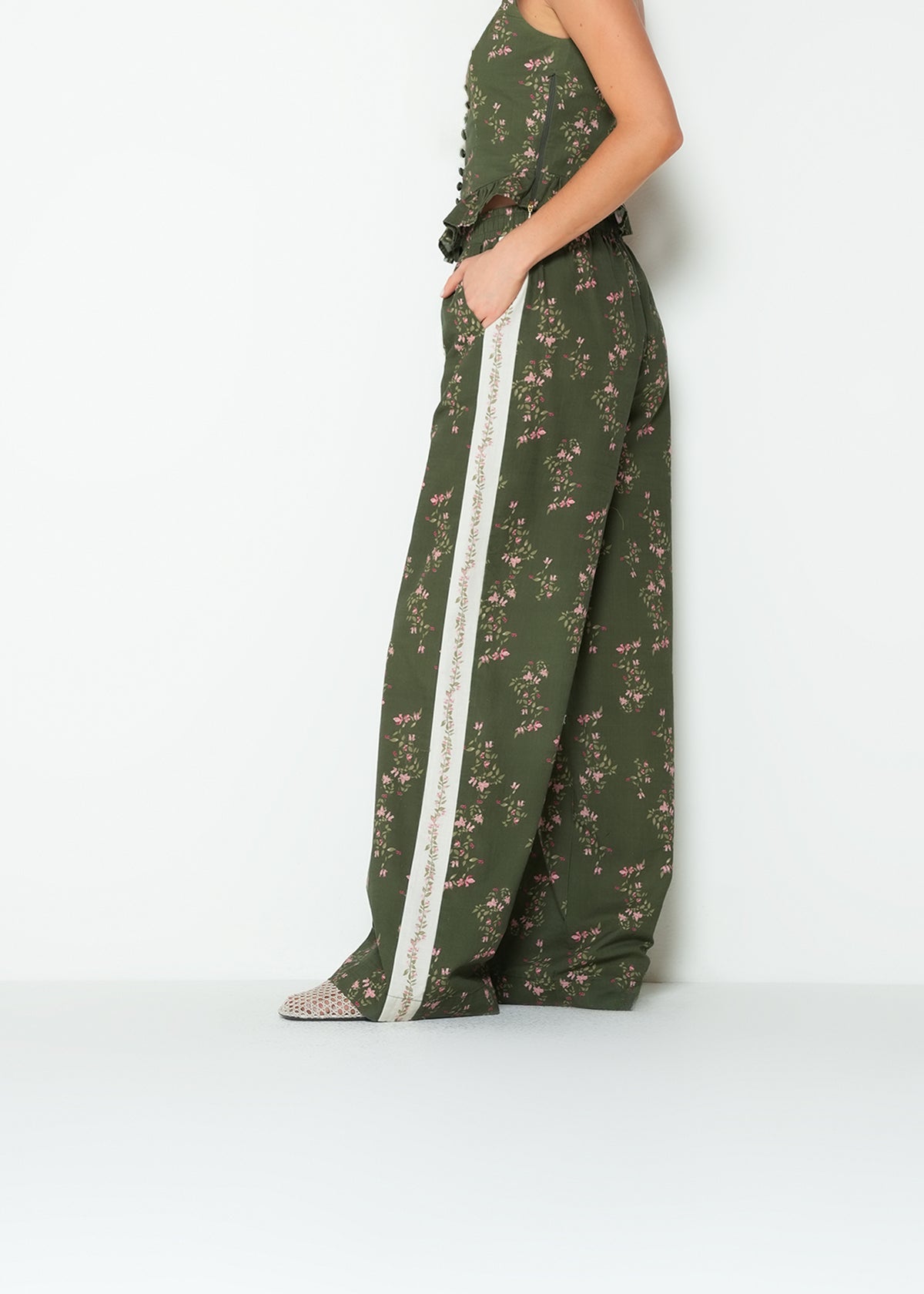 Pantalón wide leg tiro medio floral - Verde 14_433H321_VER180724_3