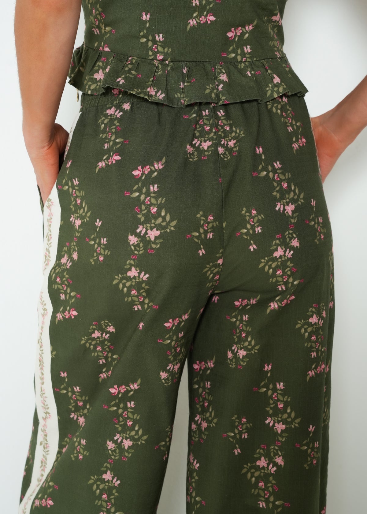 Pantalón wide leg tiro medio floral - Verde 14_433H321_VER180724_5