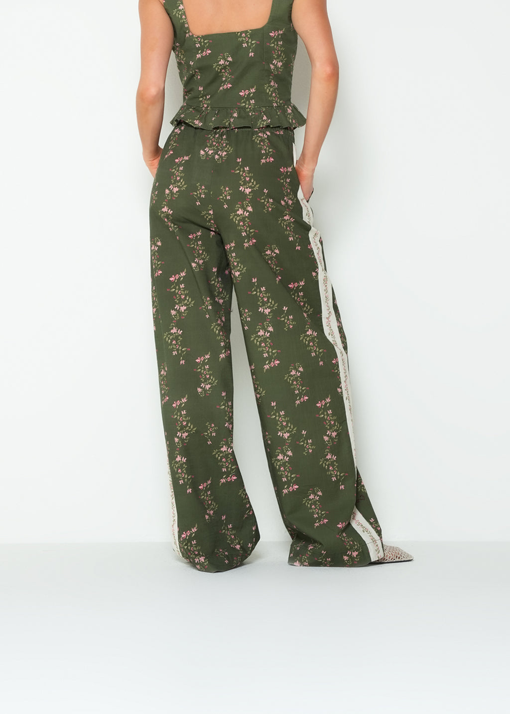 Pantalón wide leg tiro medio floral - Verde 14_433H321_VER180724_6