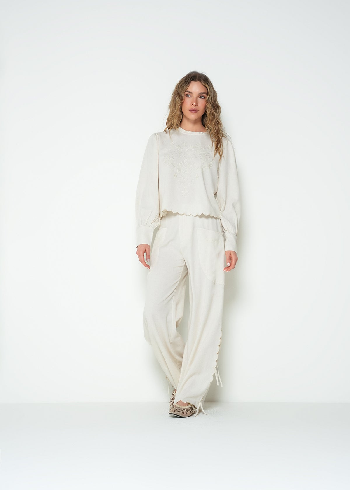 Pantalón wide leg tiro medio tipo lino - Crudo 14_433H322_CRU110605_5