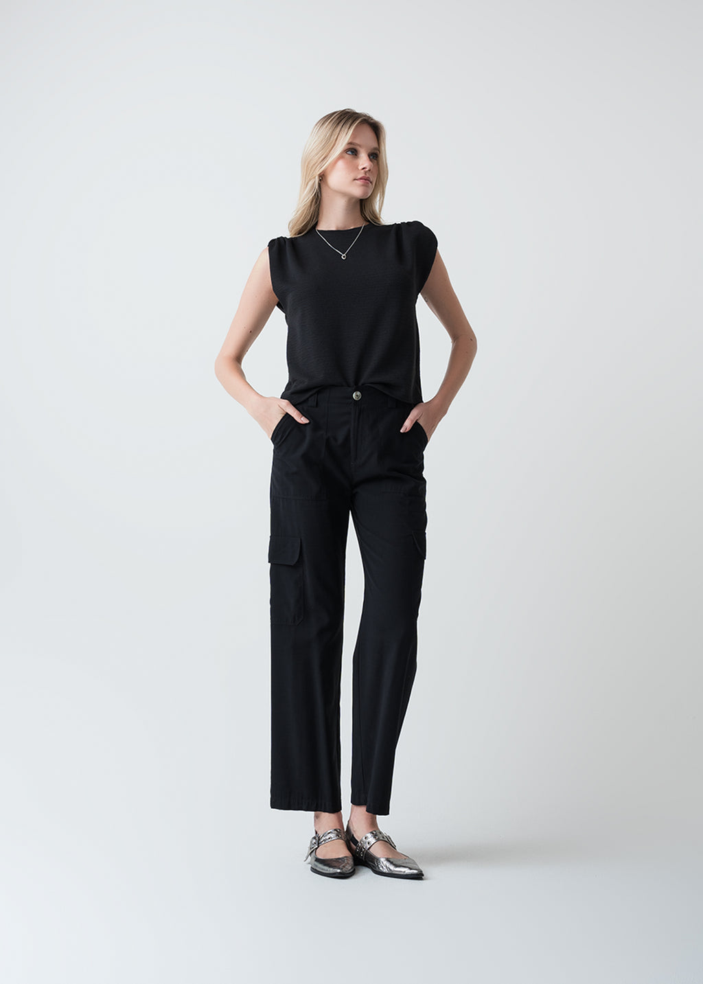 Pantalón Straight tiro alto - Negro 14_435G352_NEG193909_3