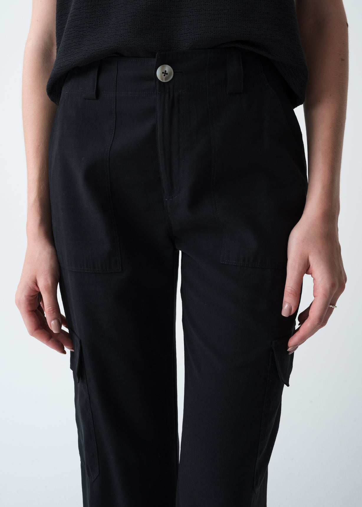 Pantalón Straight tiro alto - Negro 14_435G352_NEG193909_4