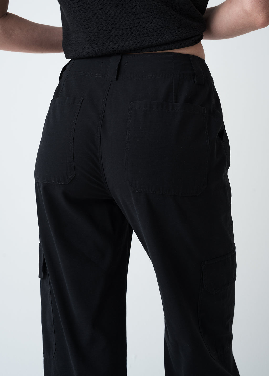 Pantalón Straight tiro alto - Negro 14_435G352_NEG193909_6