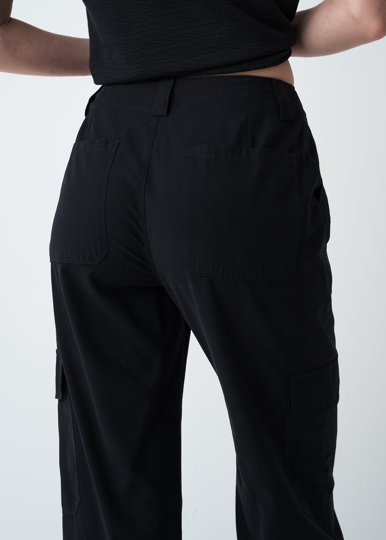 Pantalón Straight tiro alto - Negro 14_435G352_NEG193909_6