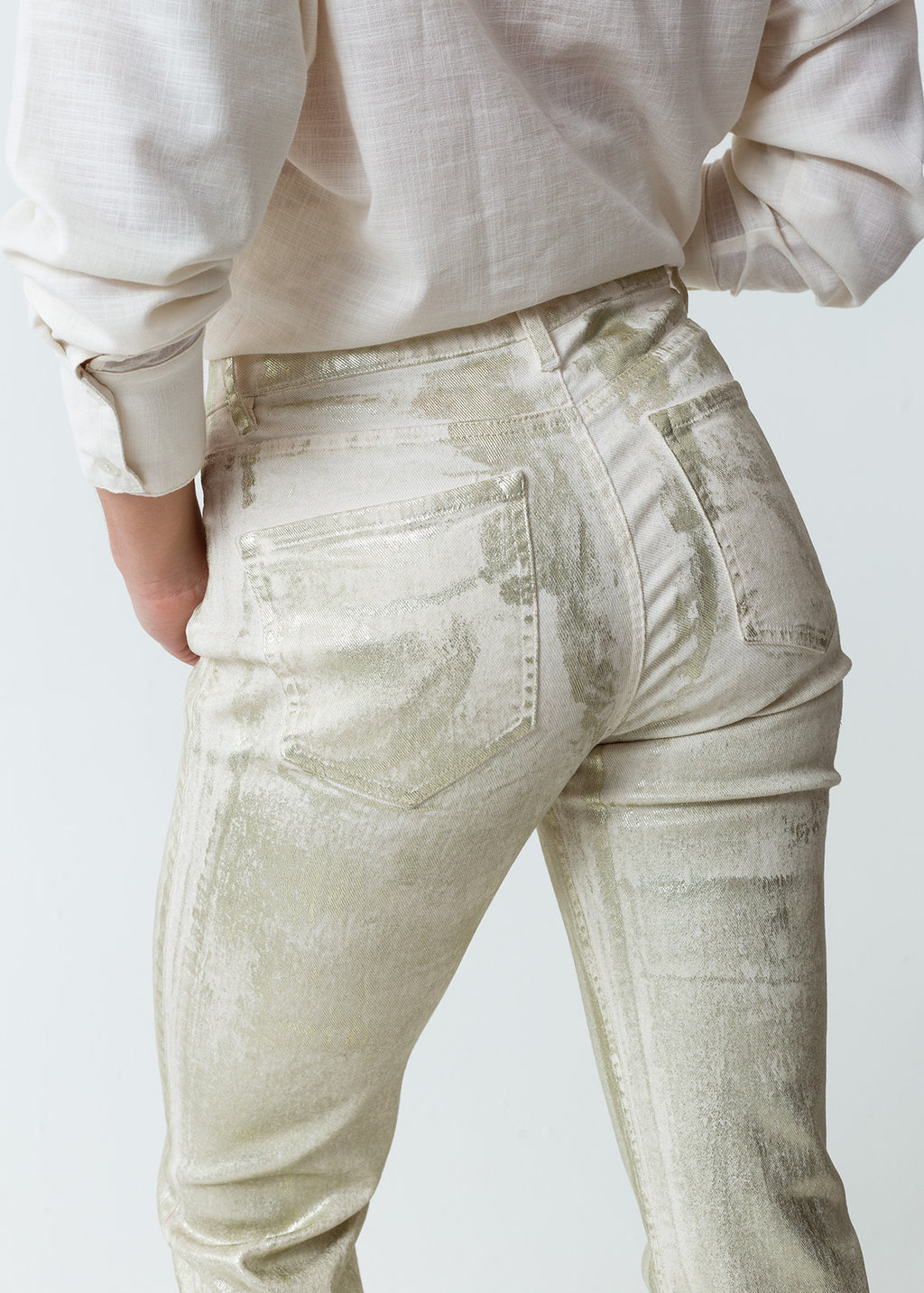 Pantalón con efecto metalizado - Beige 14_439F302_BEI131012_7