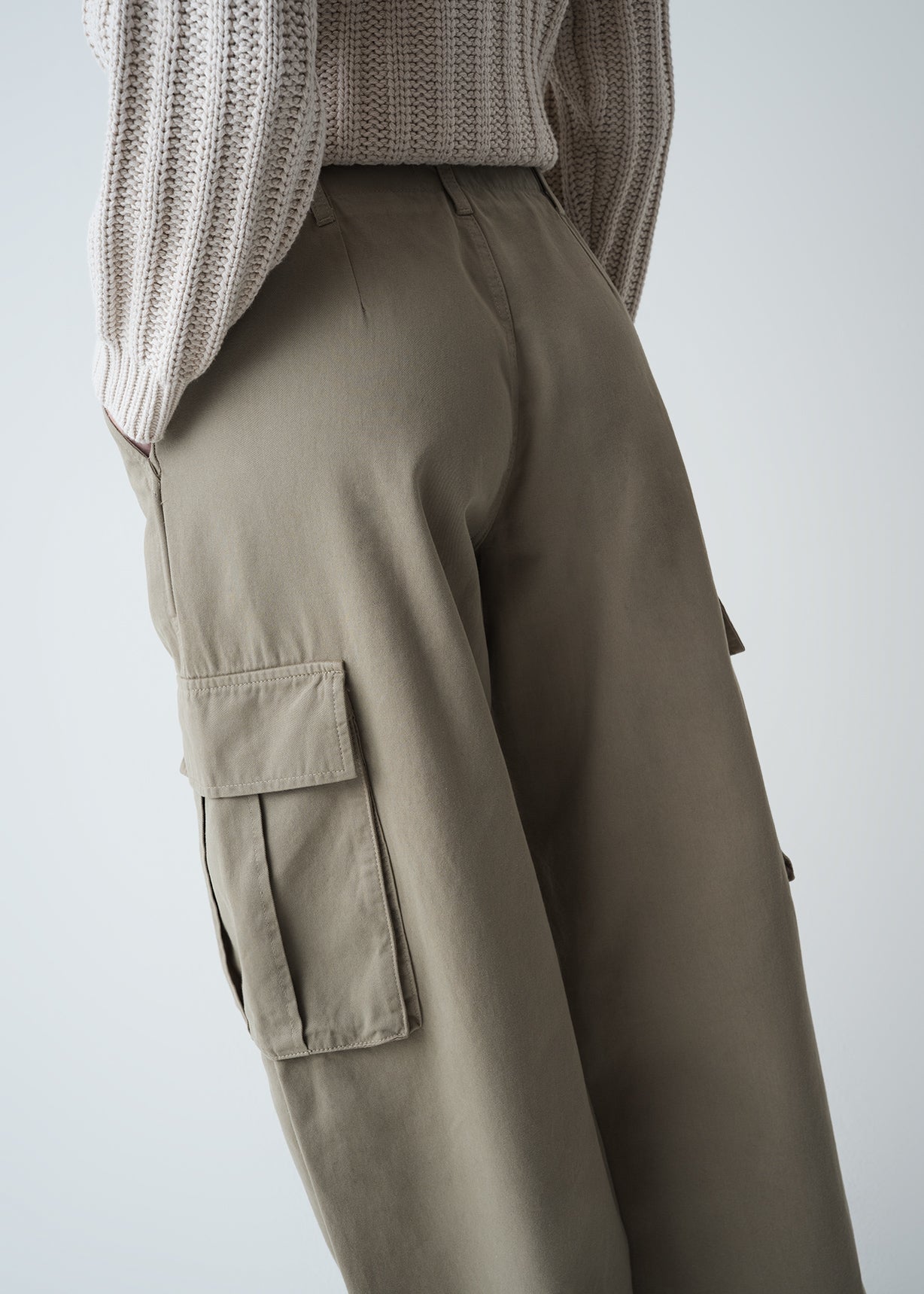 Pantalón Barrel tipo cargo - Gris 14_439G313_GRI171107_6