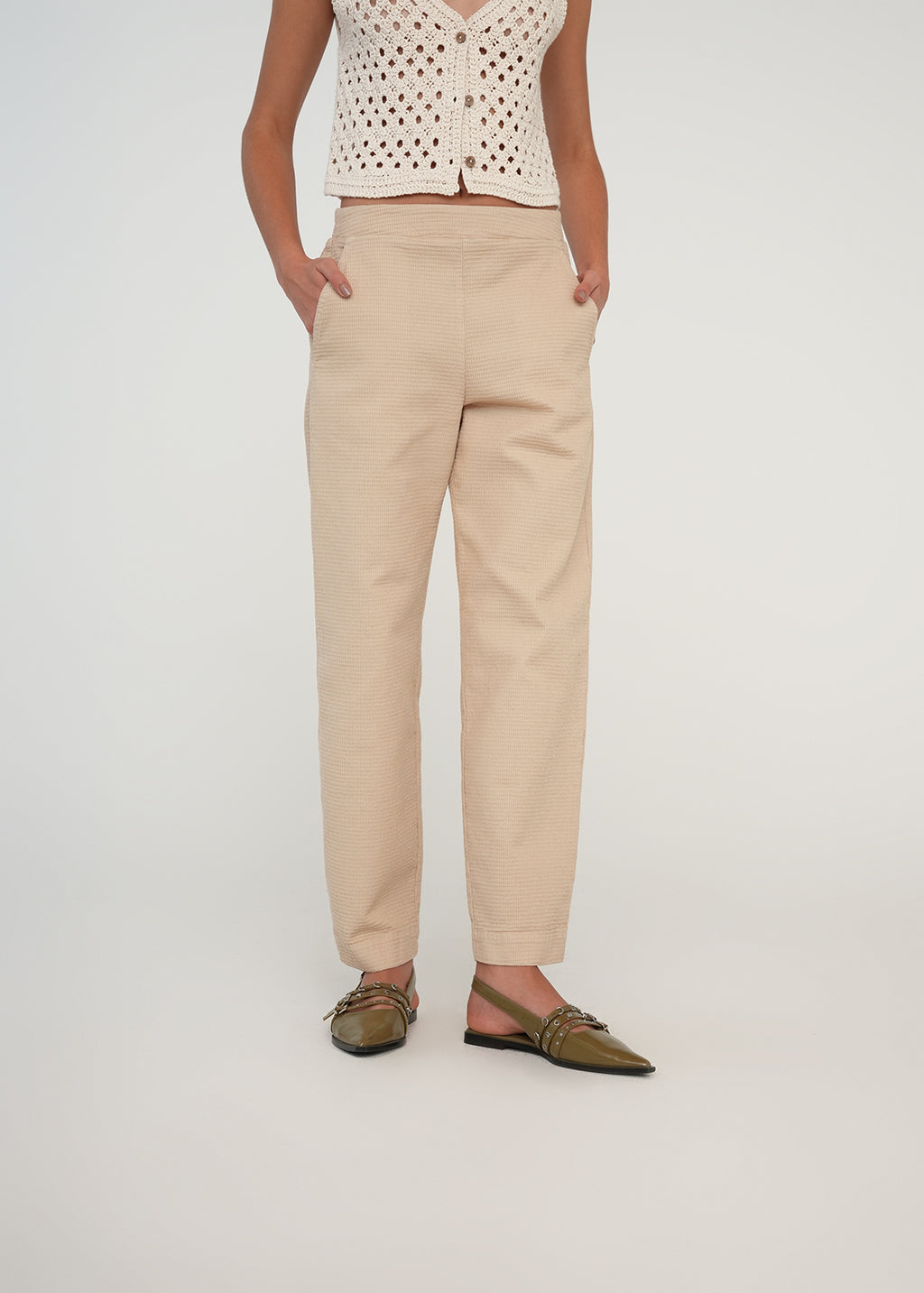 Pantalón Straight tiro medio - Beige 14_439G352_BEI151307_0