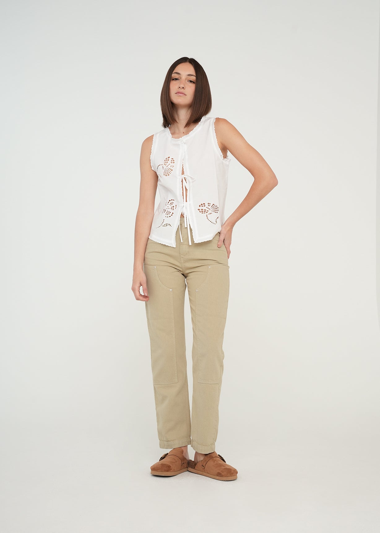 Pantalón Straight con parches - Gris 14_439G353_GRI160613_5