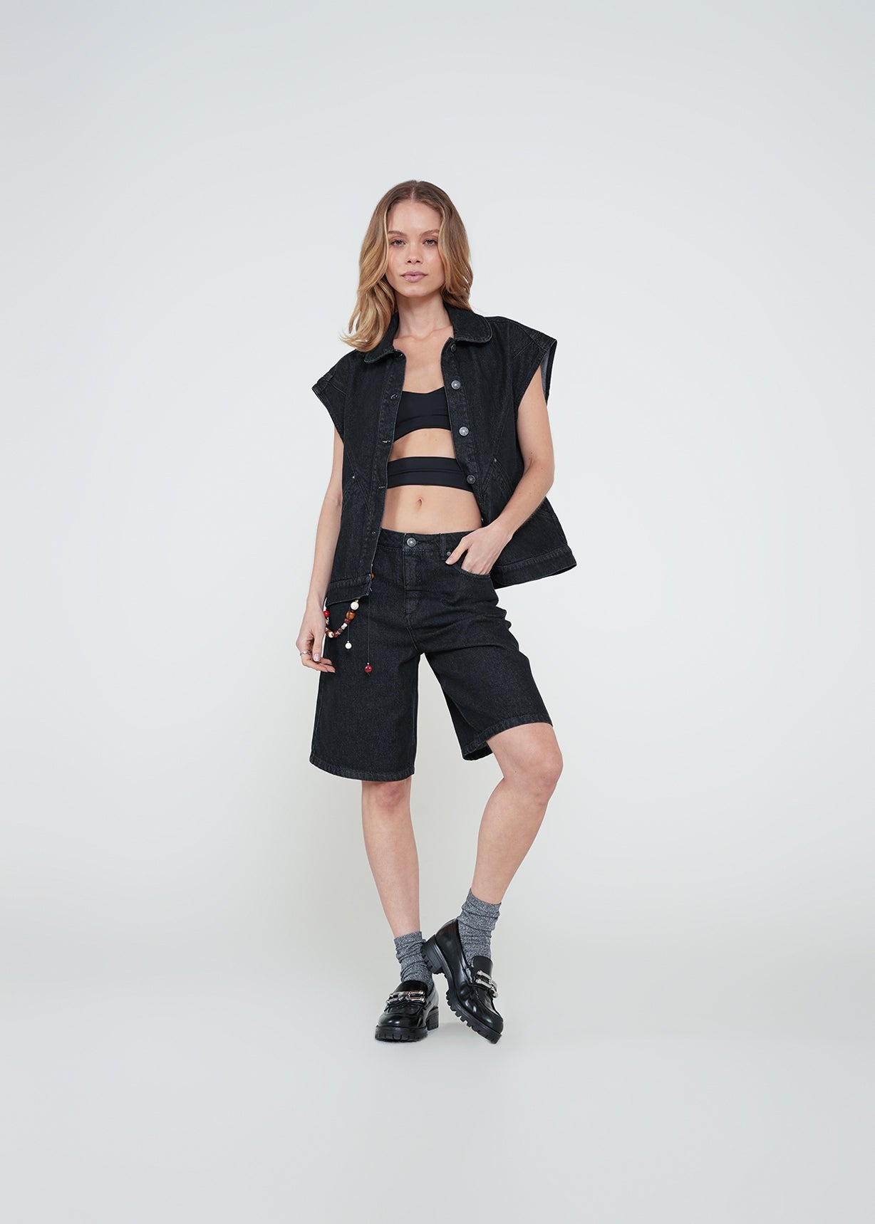 Short largo con accesorio - Negro 14_452H304_NEG193909_0