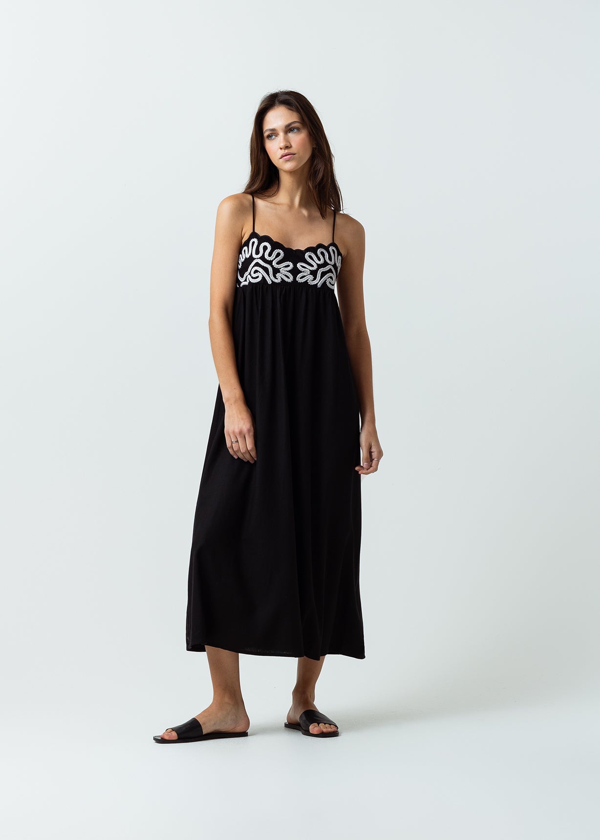 Vestido largo con detalle bordado para los fines de semana - Negro 14_472G306_NEG193909_0
