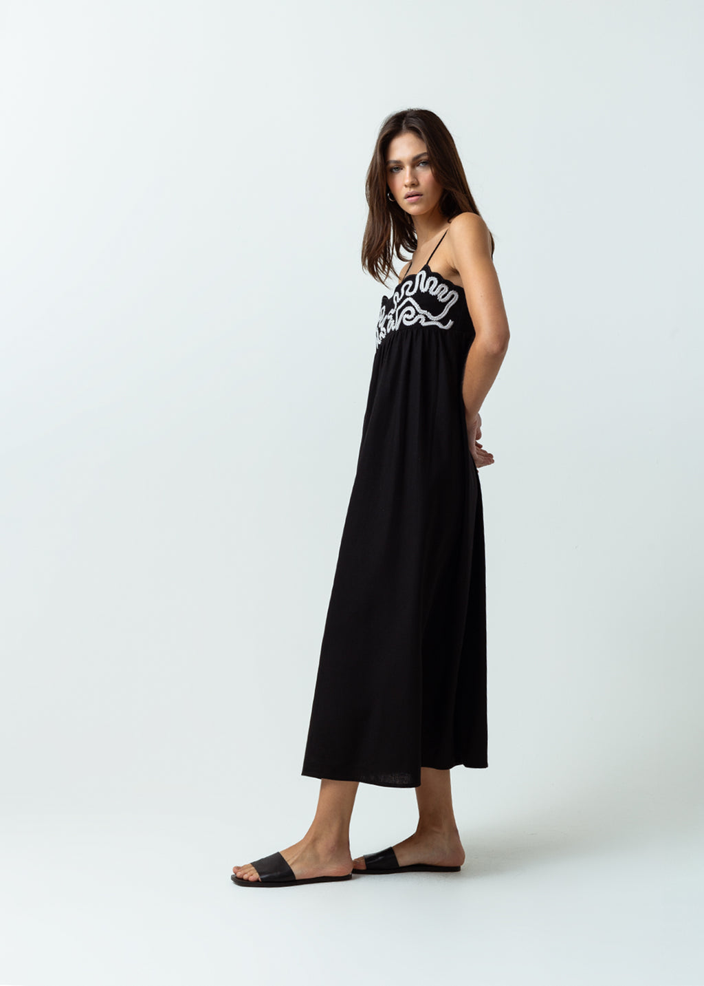 Vestido largo con detalle bordado para los fines de semana - Negro 14_472G306_NEG193909_5