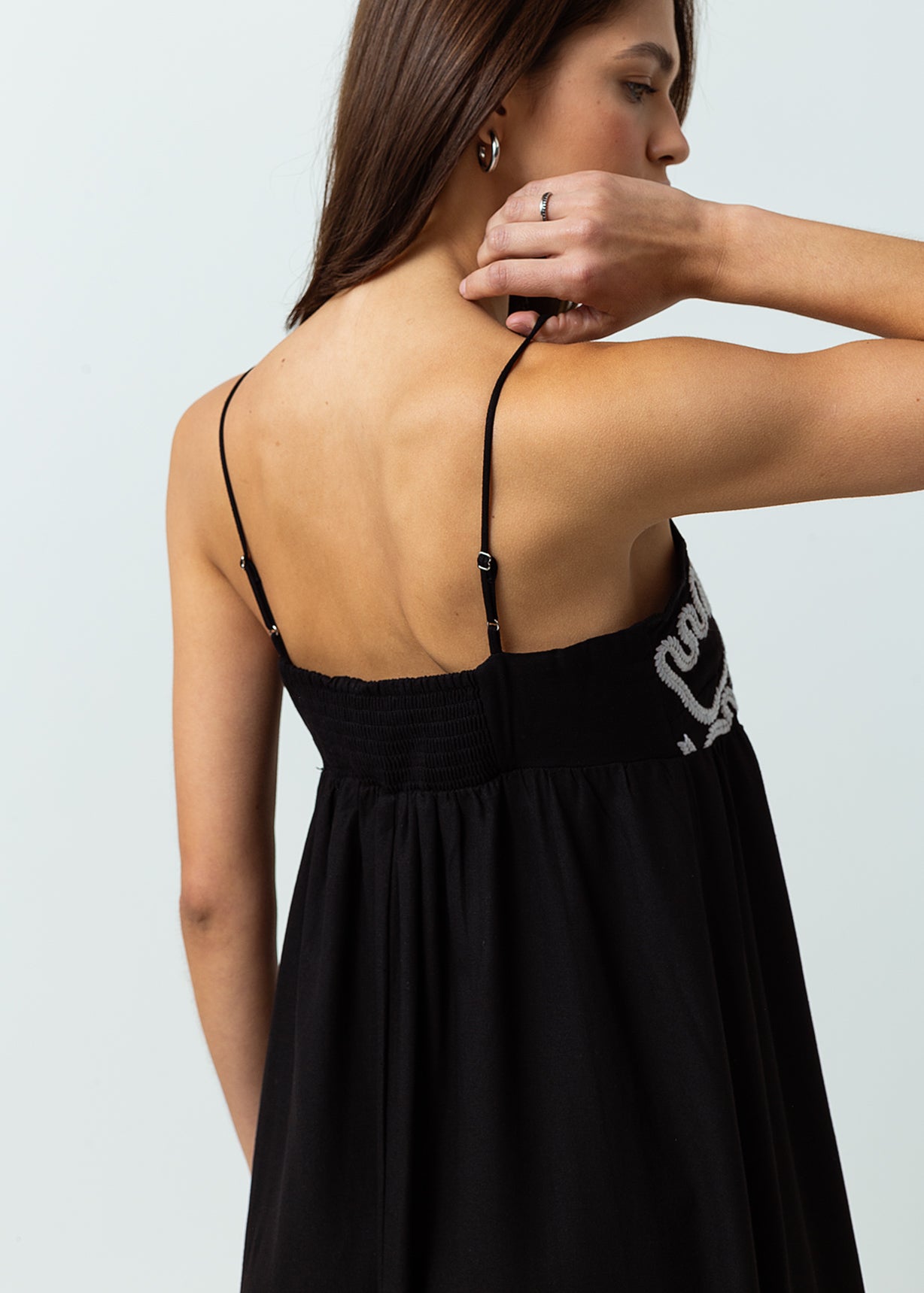Vestido largo con detalle bordado para los fines de semana - Negro 14_472G306_NEG193909_7