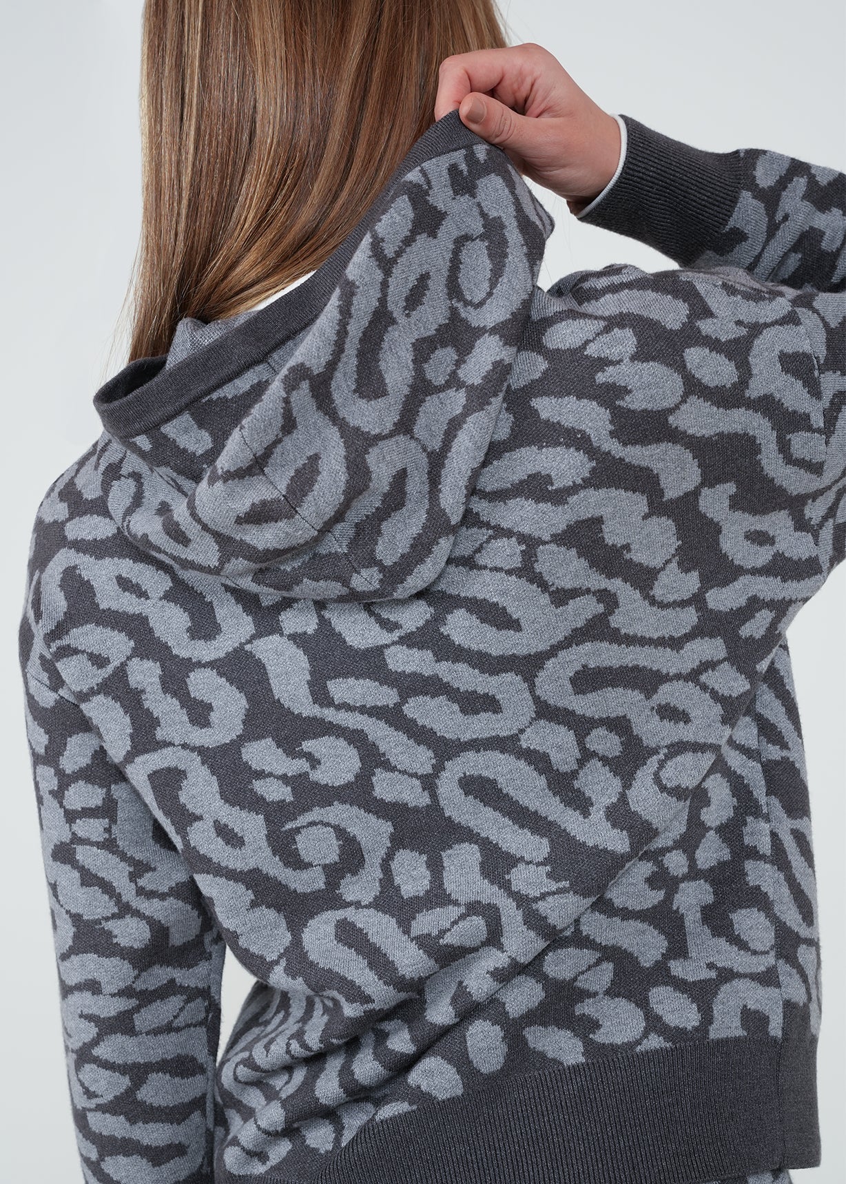 Buzo tejido de animal print - Gris 14_482H029_GRI184005_6