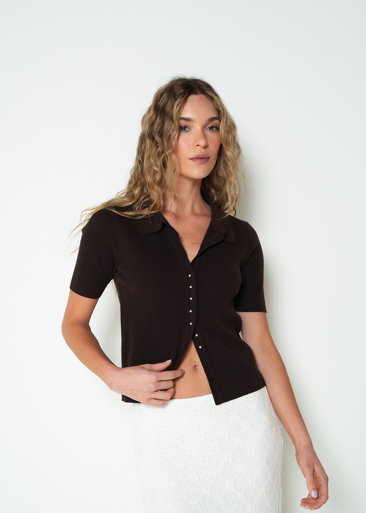 Tejido camisa manga corta cuello en v - Cafe 14_483H036_CAF190915_0