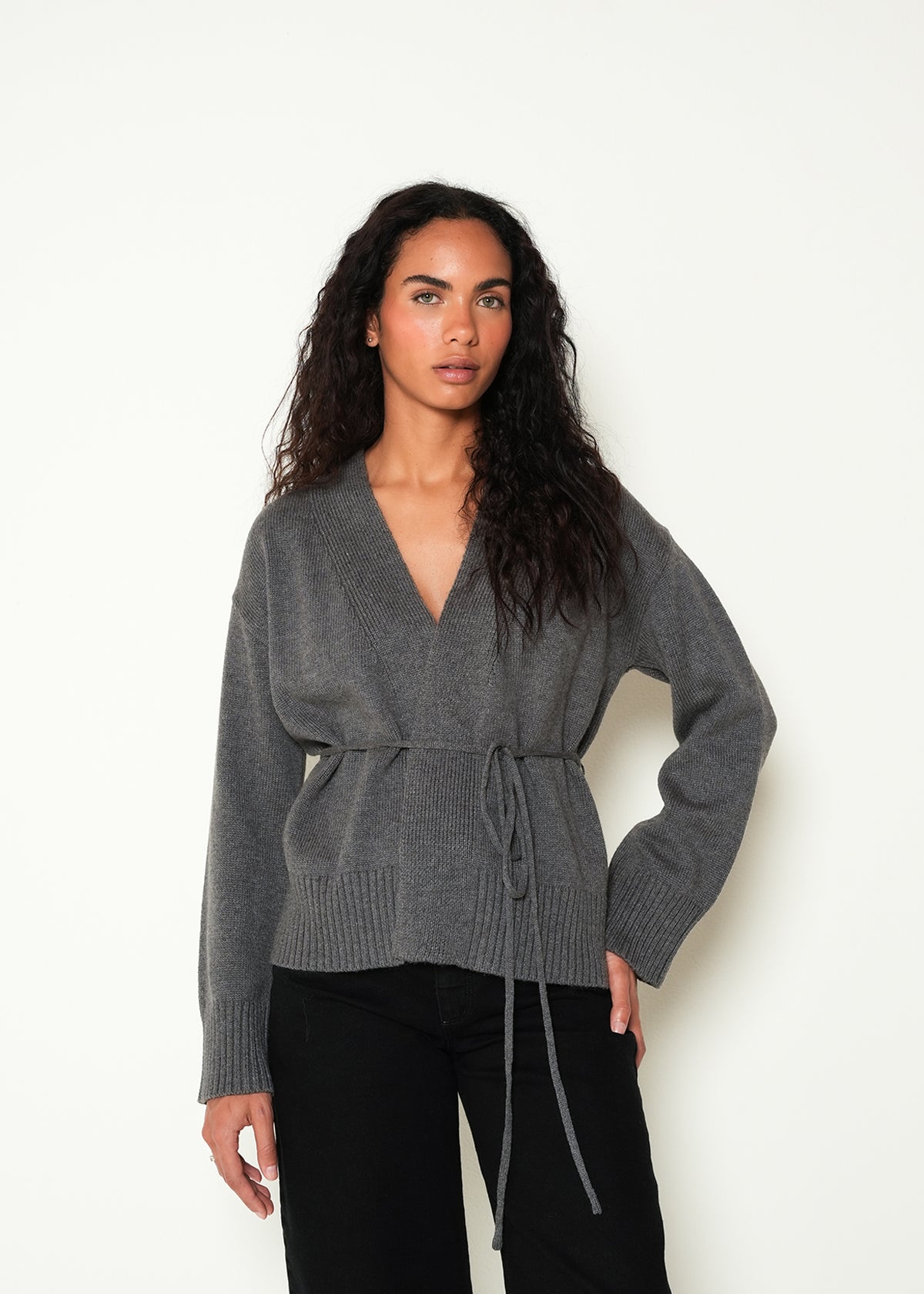 Tejido manga larga cuello en V - Gris 14_483H037_GRI185204_0