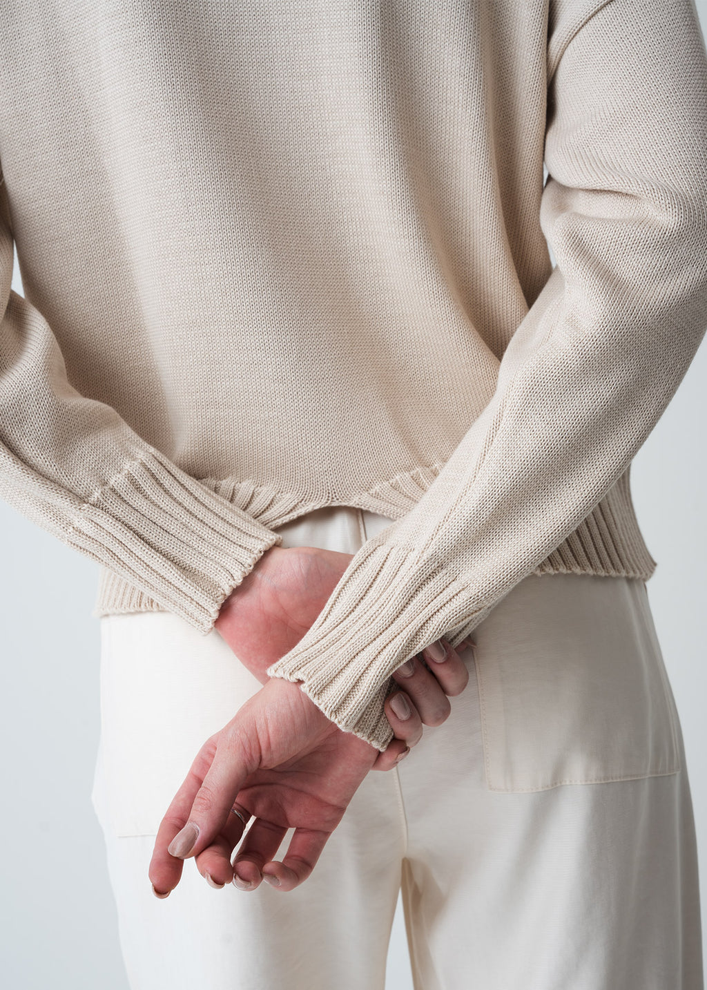 Buzo de tejido de cuello alto - Gris 14_485G067_GRI171312_4